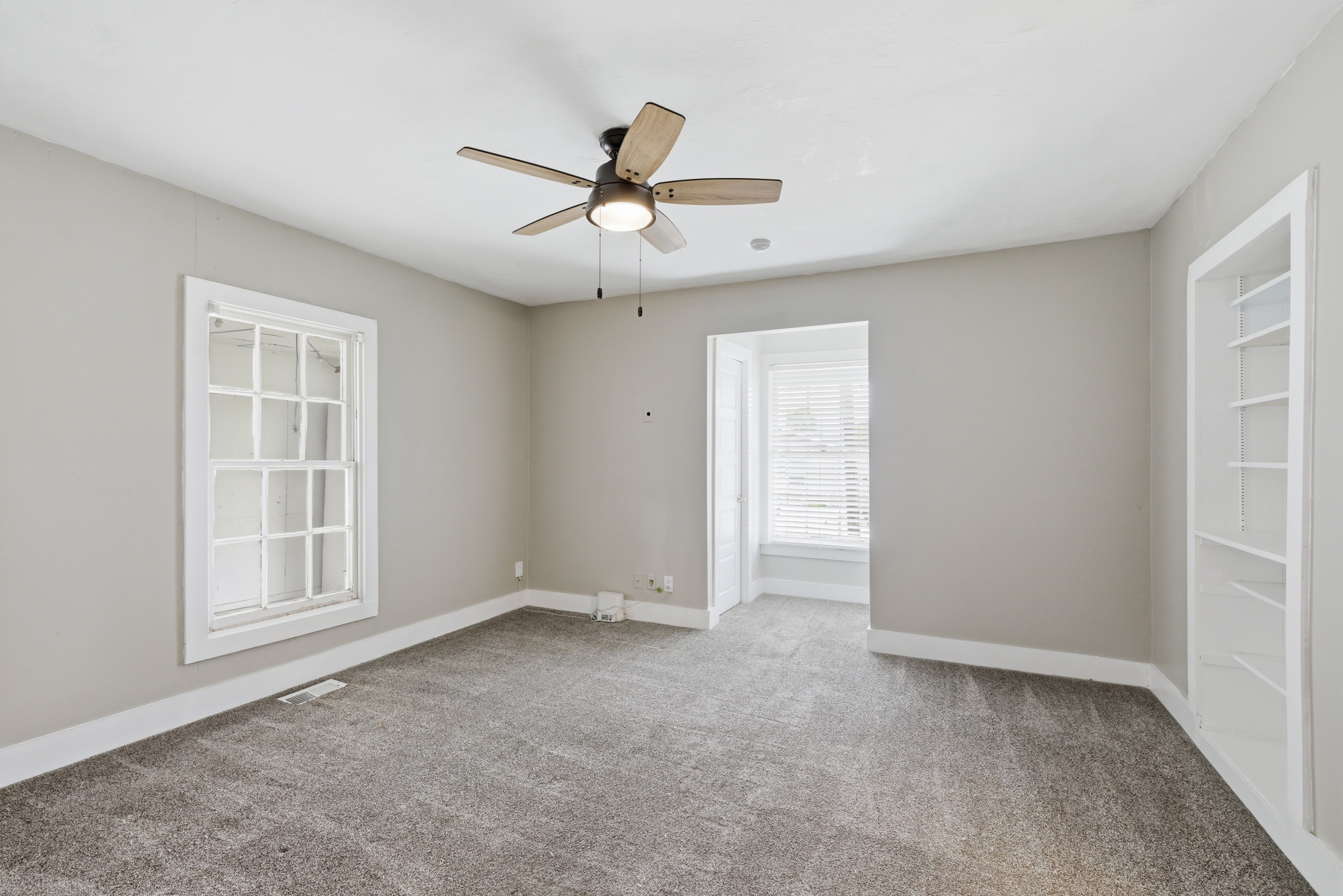  1207 N. College Street - 物件實景