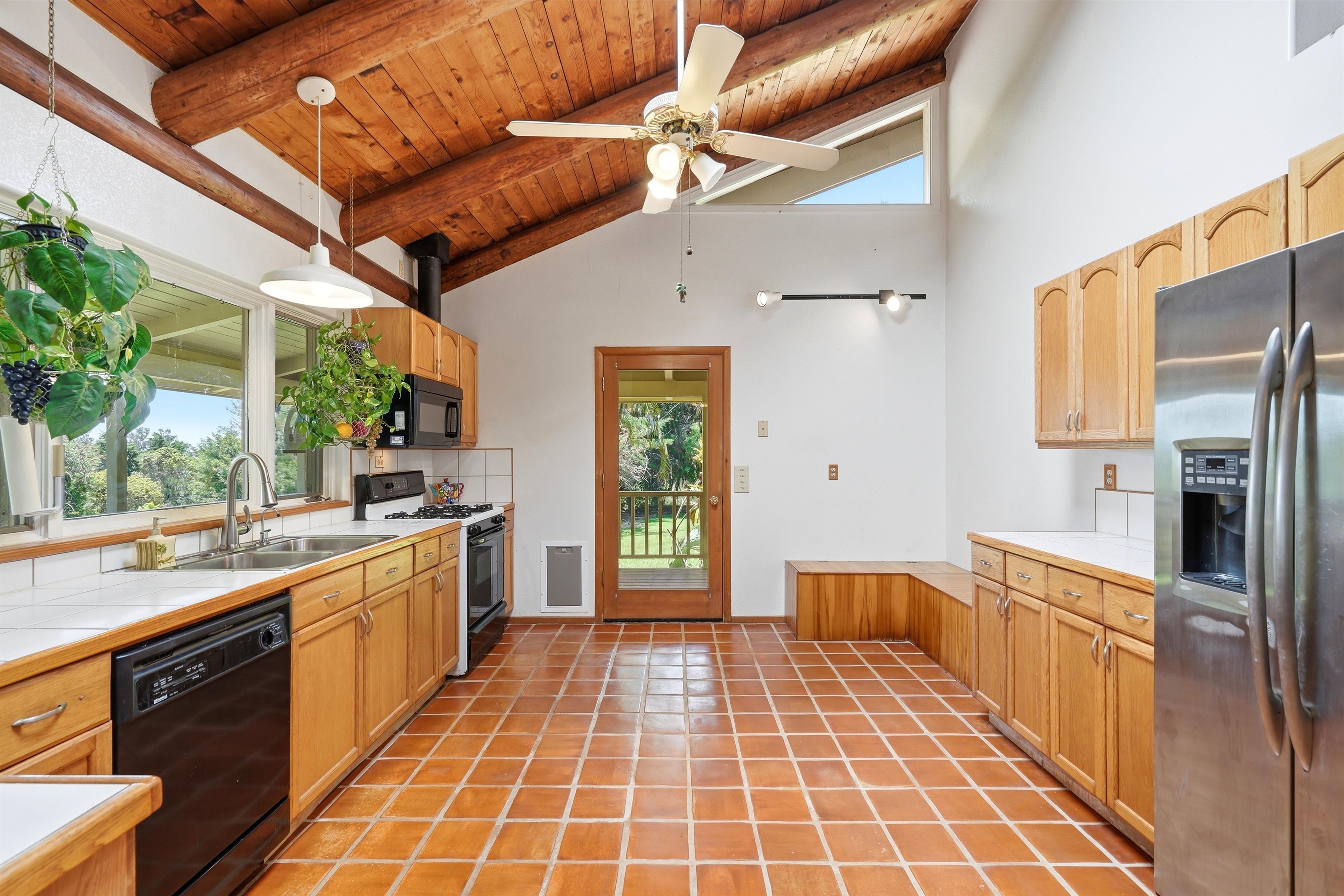  Single-level home on 2.5 fully fenced and gated acres - 物件實景
