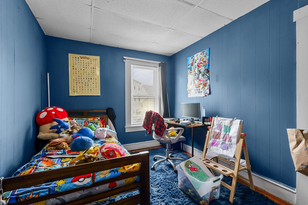 Fall River, Massachusetts, 02721, United States, 9 Bedrooms Bedrooms, ,3 BathroomsBathrooms,Residential,For Sale,1887933