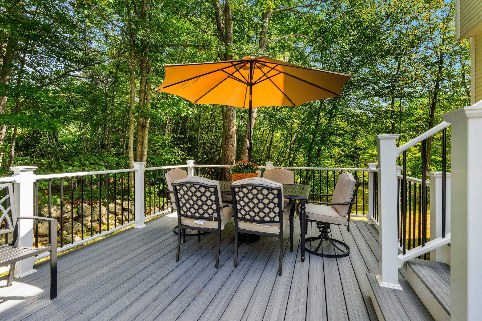 Derry, New Hampshire, 03038, United States, 3 Bedrooms Bedrooms, ,2 BathroomsBathrooms,Residential,For Sale,1927202
