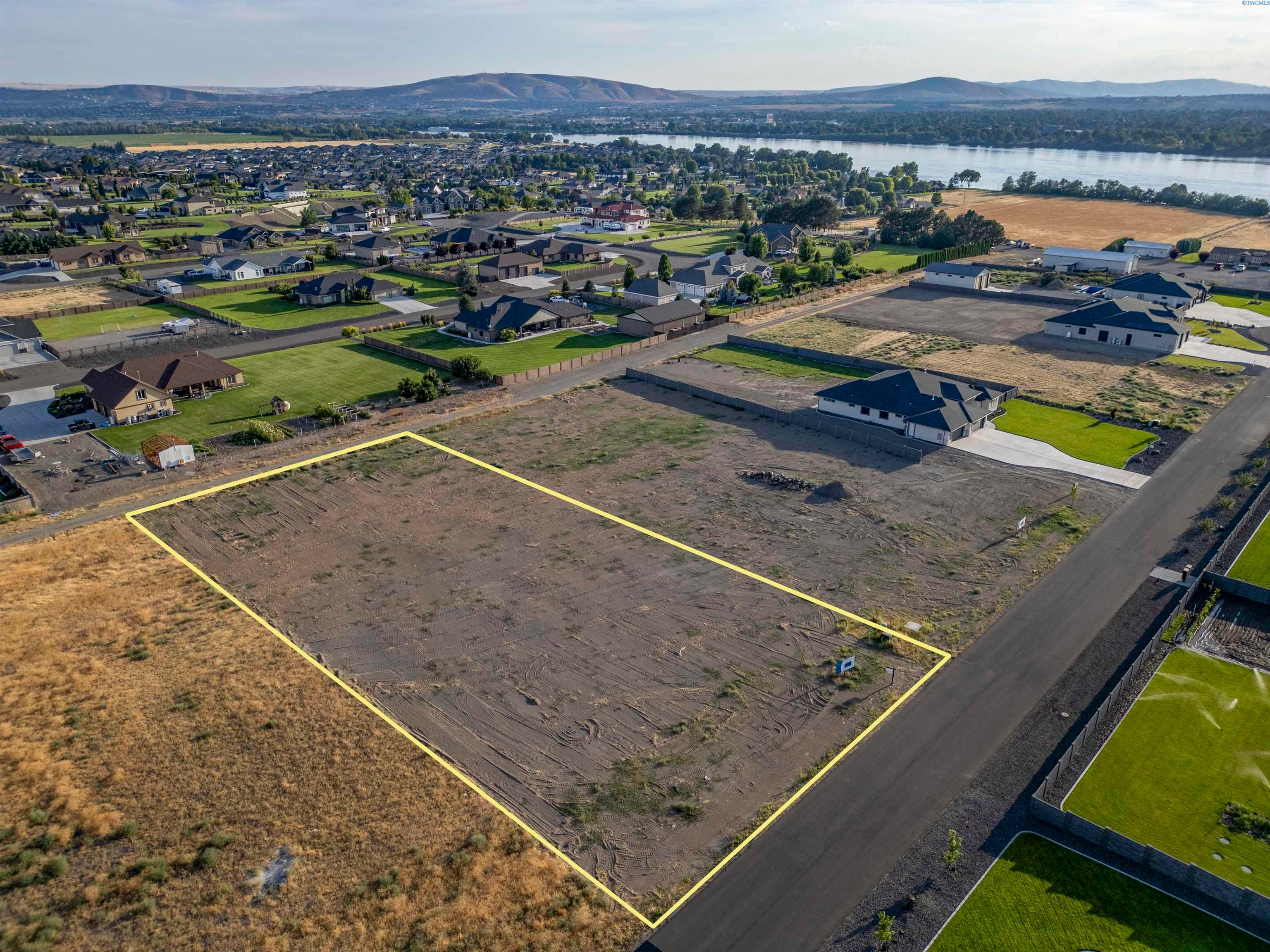 Pasco, Washington, 99301, United States, 6 Bedrooms Bedrooms, ,5 BathroomsBathrooms,Residential,For Sale,1976743