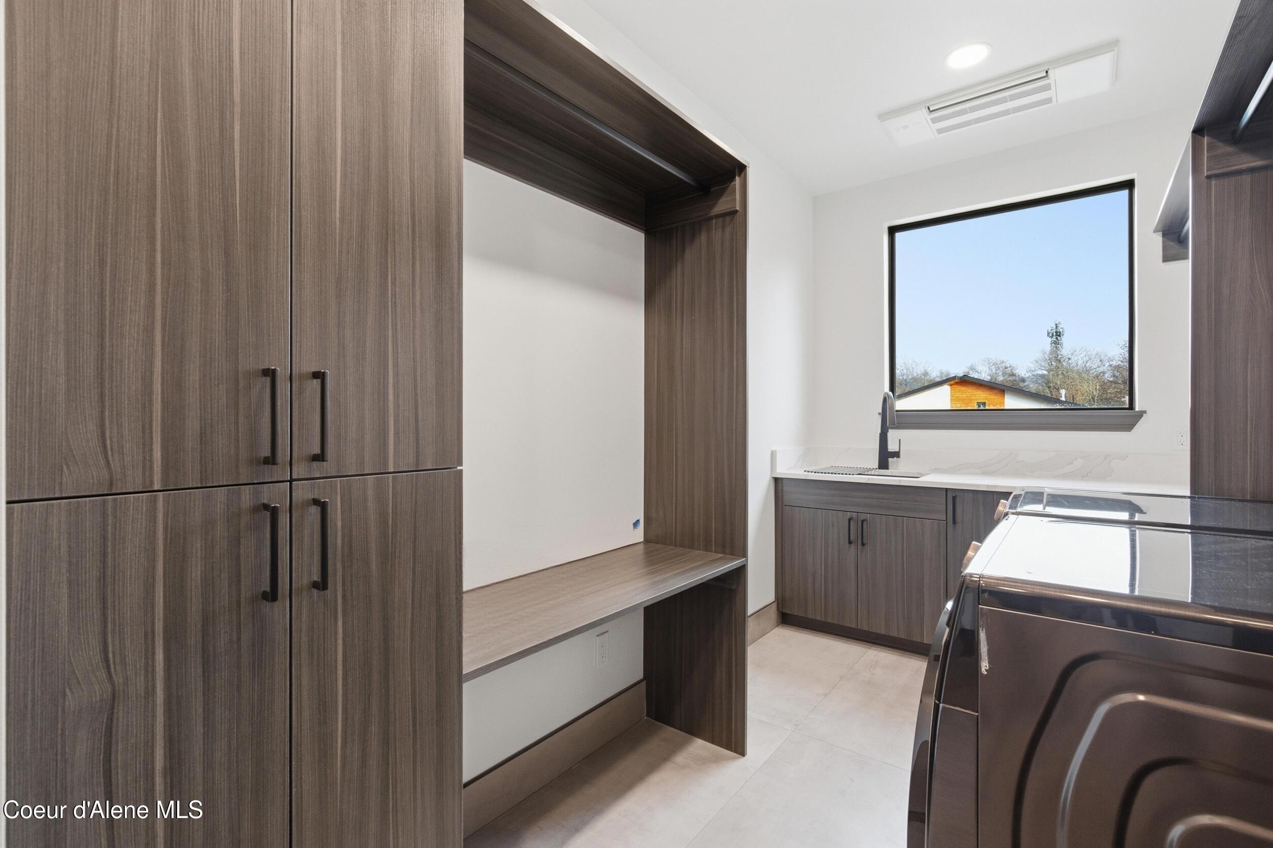 Coeur d'Alene, Idaho, 83814, United States, 3 Bedrooms Bedrooms, ,4 BathroomsBathrooms,Residential,For Sale,2017991