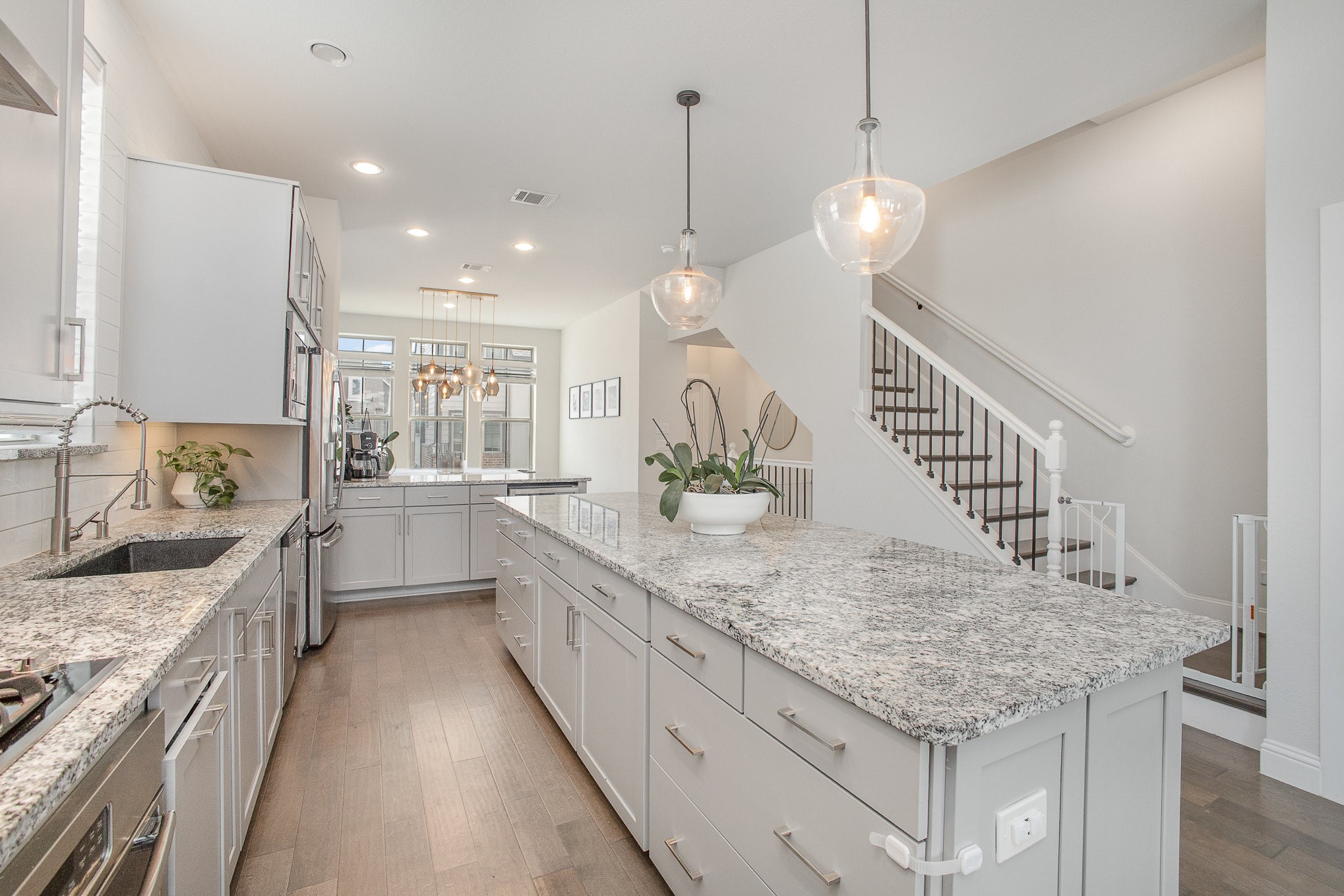 Dallas, Texas, 75212, United States, 3 Bedrooms Bedrooms, ,4 BathroomsBathrooms,Residential,For Sale,1760798