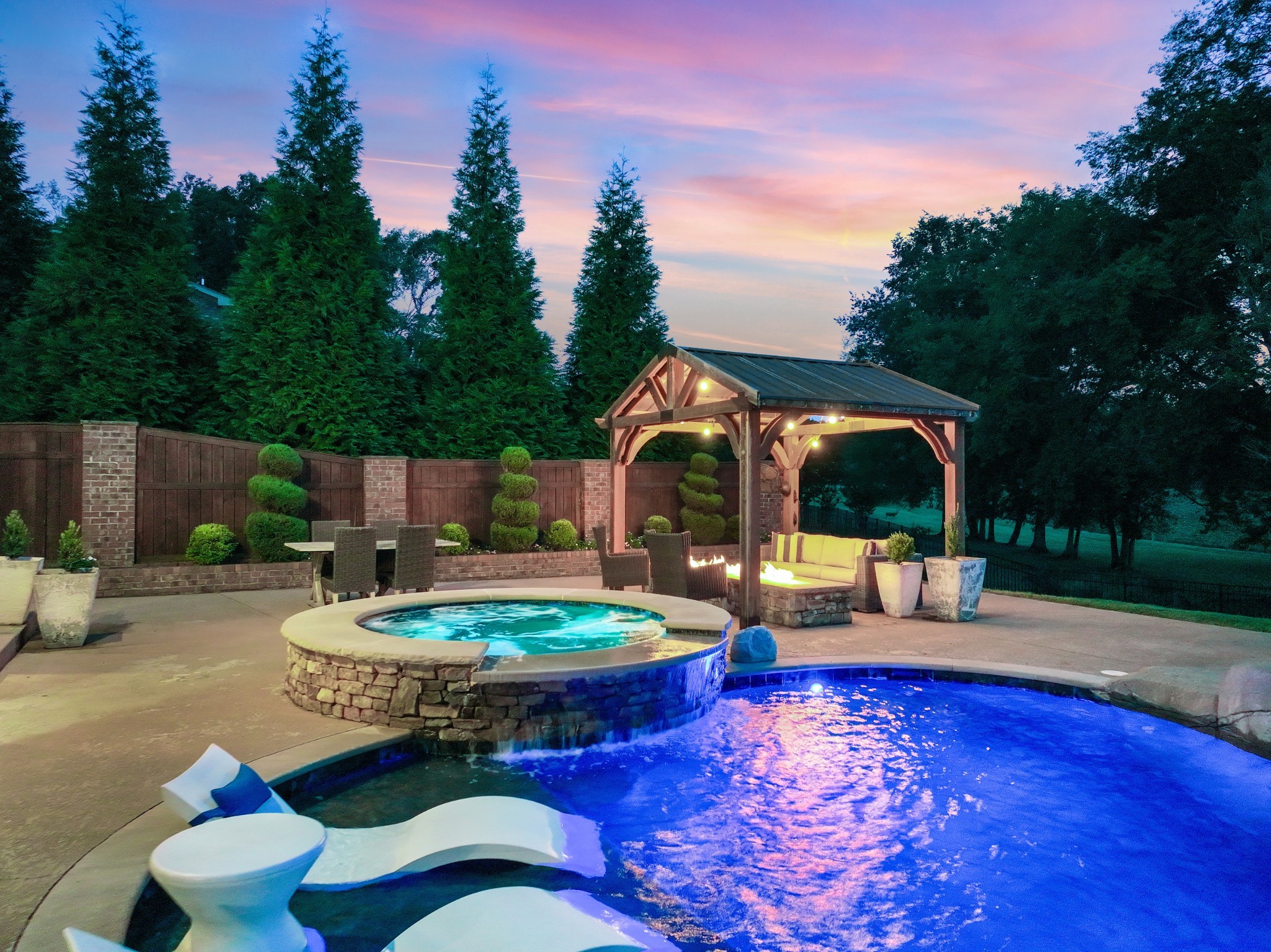 Clarksville, Tennessee, 37043, United States, 4 Bedrooms Bedrooms, ,5 BathroomsBathrooms,Residential,For Sale,1997798