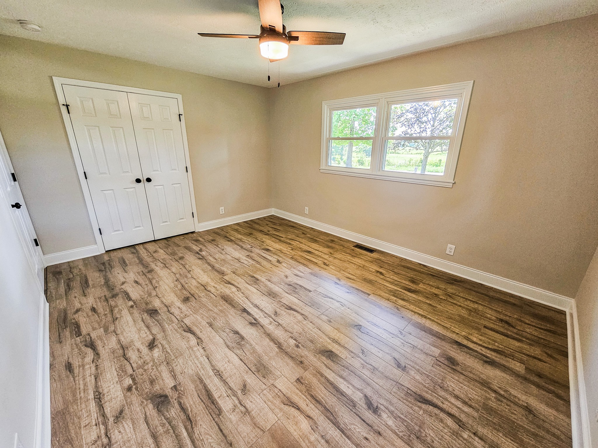 Shelbyville, Tennessee, 37160, United States, 4 Bedrooms Bedrooms, ,3 BathroomsBathrooms,Residential,For Sale,1895411