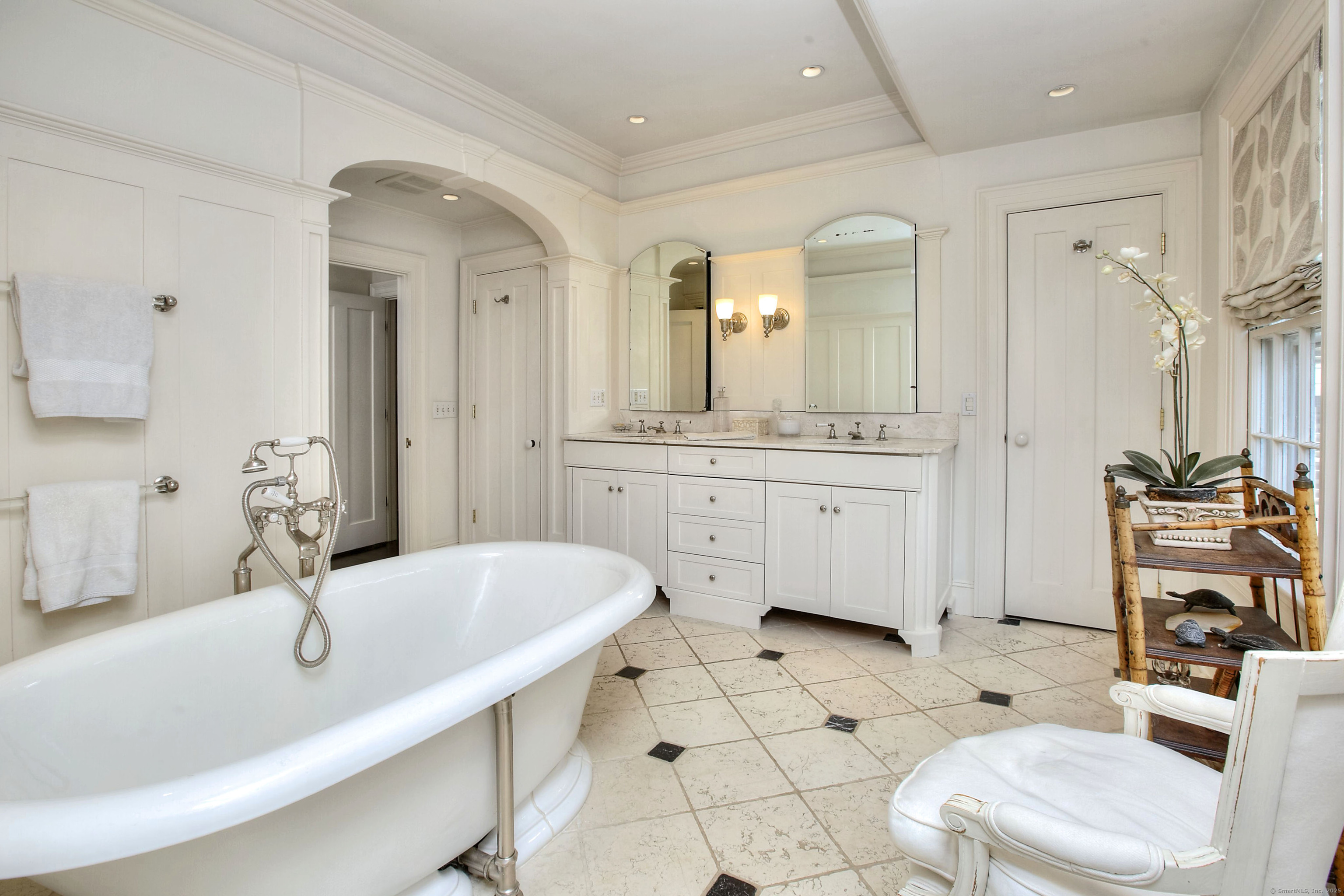 Fairfield, Connecticut, 06824, United States, 5 Bedrooms Bedrooms, ,5 BathroomsBathrooms,Residential,For Sale,1942139