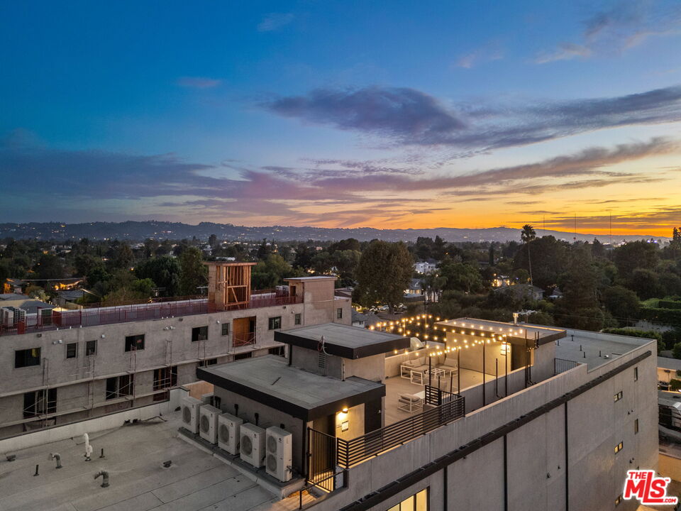 Valley Village, California, 91607, United States, 25 Bedrooms Bedrooms, ,Residential,For Sale,1932634