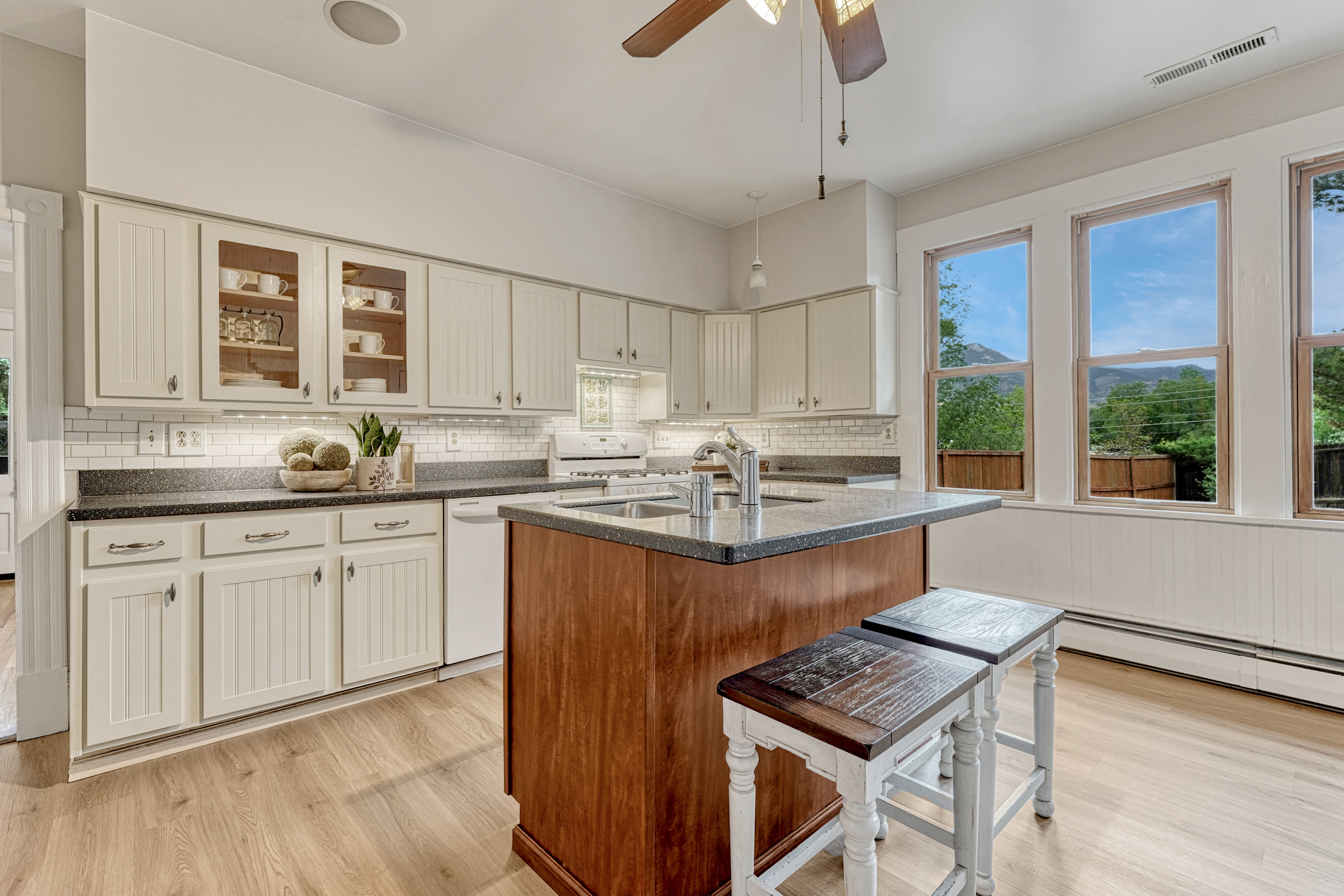  Phenomenal downtown Colorado Springs location with views of Pikes Peak - 物件實景
