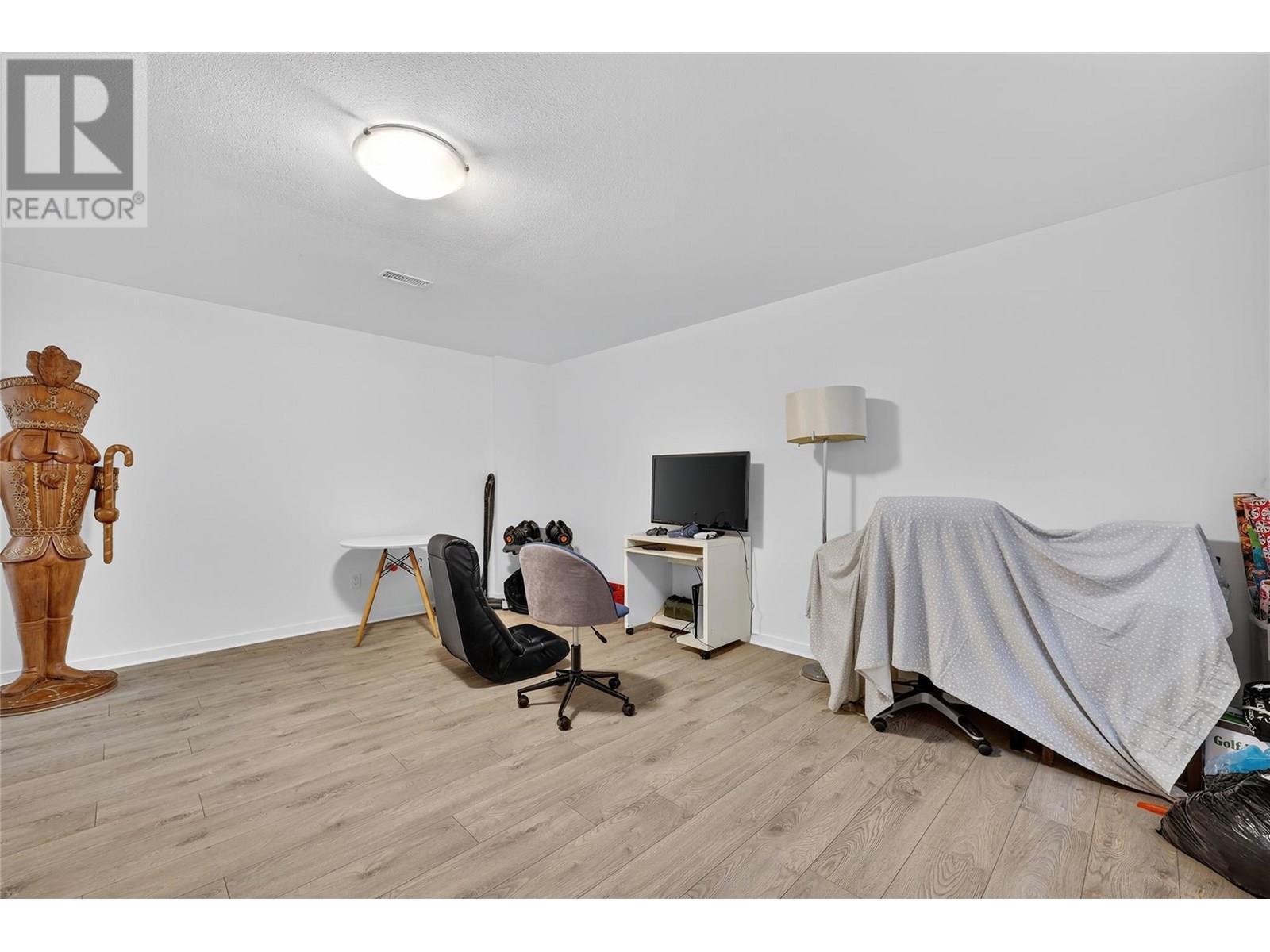 KELOWNA, British Columbia, V1W 4X9, CA, 4 Bedrooms Bedrooms, ,3 BathroomsBathrooms,Residential,For Sale,1898520
