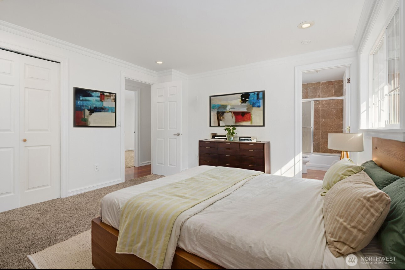 Kirkland, Washington, 98033, United States, 4 Bedrooms Bedrooms, ,2 BathroomsBathrooms,Residential,For Sale,1938855