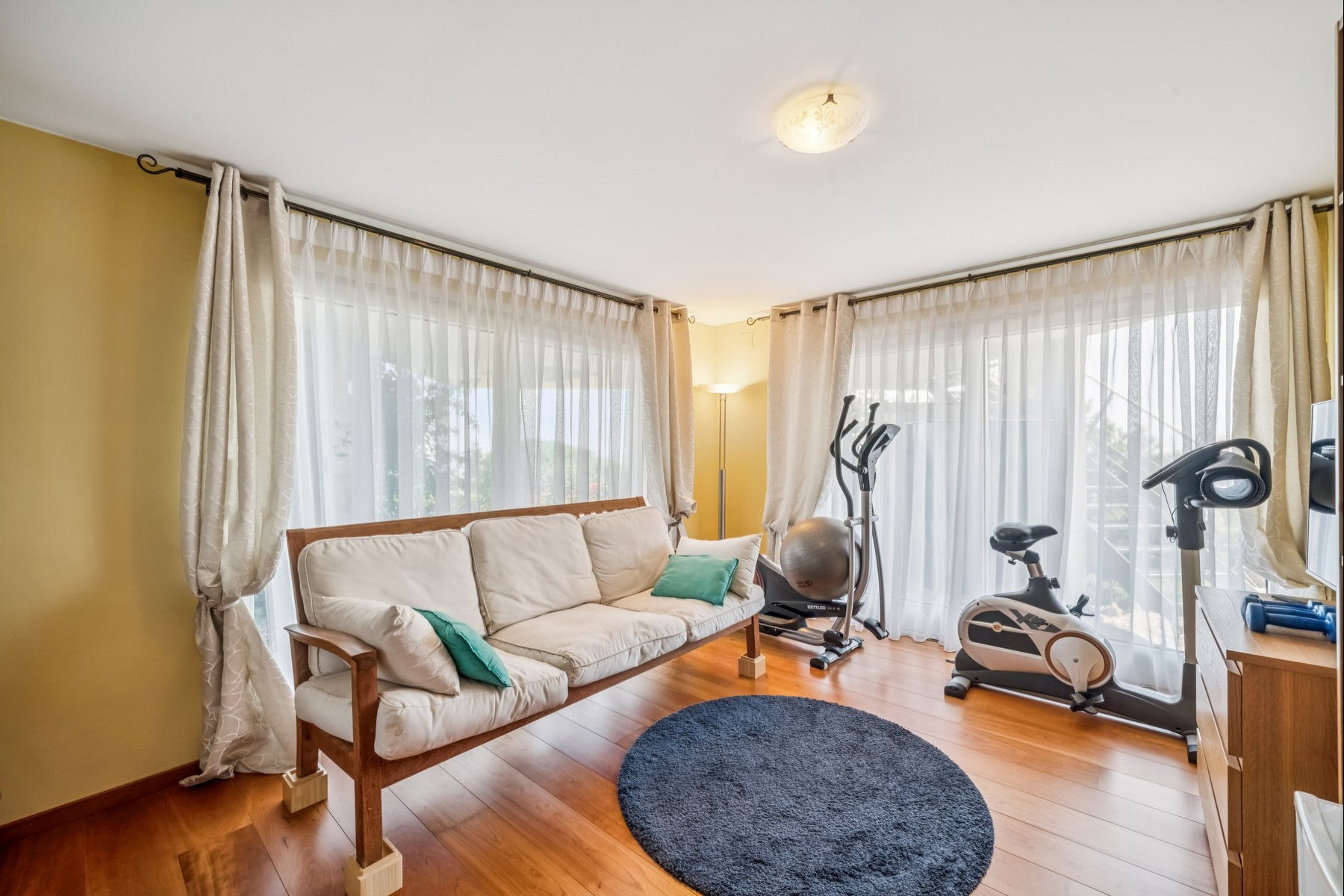  Contemporary architect-designed villa with spectacular spaces, at the foot of Le - 物件實景