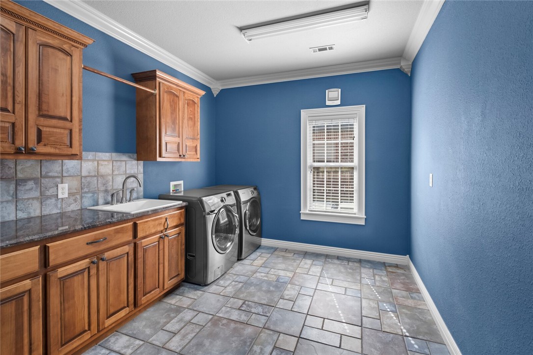 Bentonville, Arkansas, 72712, United States, 4 Bedrooms Bedrooms, ,4 BathroomsBathrooms,Residential,For Sale,1805614