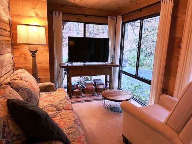 West Jefferson, North Carolina, 28694, United States, 2 Bedrooms Bedrooms, ,2 BathroomsBathrooms,Residential,For Sale,1986104