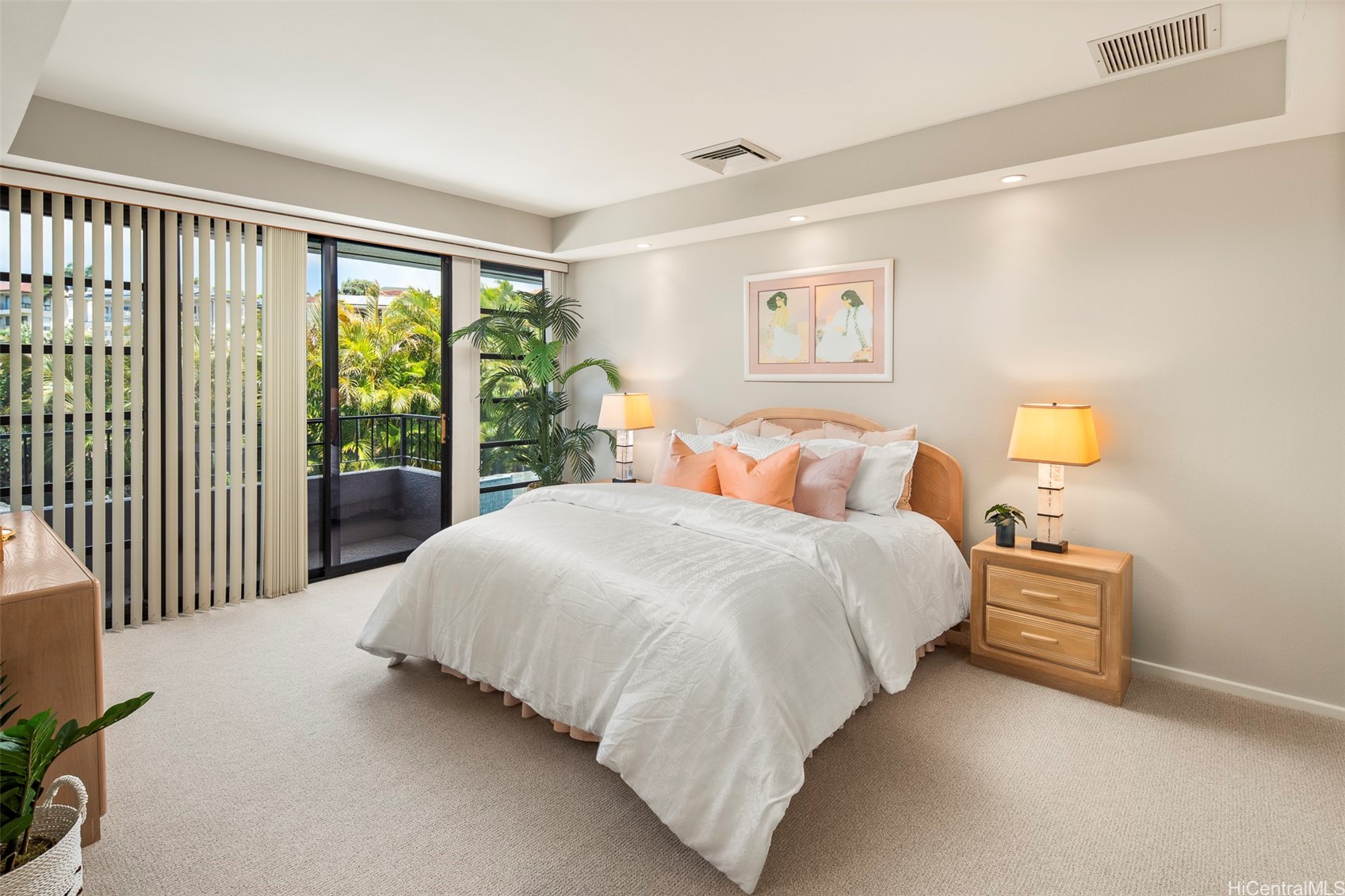 Honolulu, Hawaii, 96821, United States, 4 Bedrooms Bedrooms, ,5 BathroomsBathrooms,Residential,For Sale,1947061