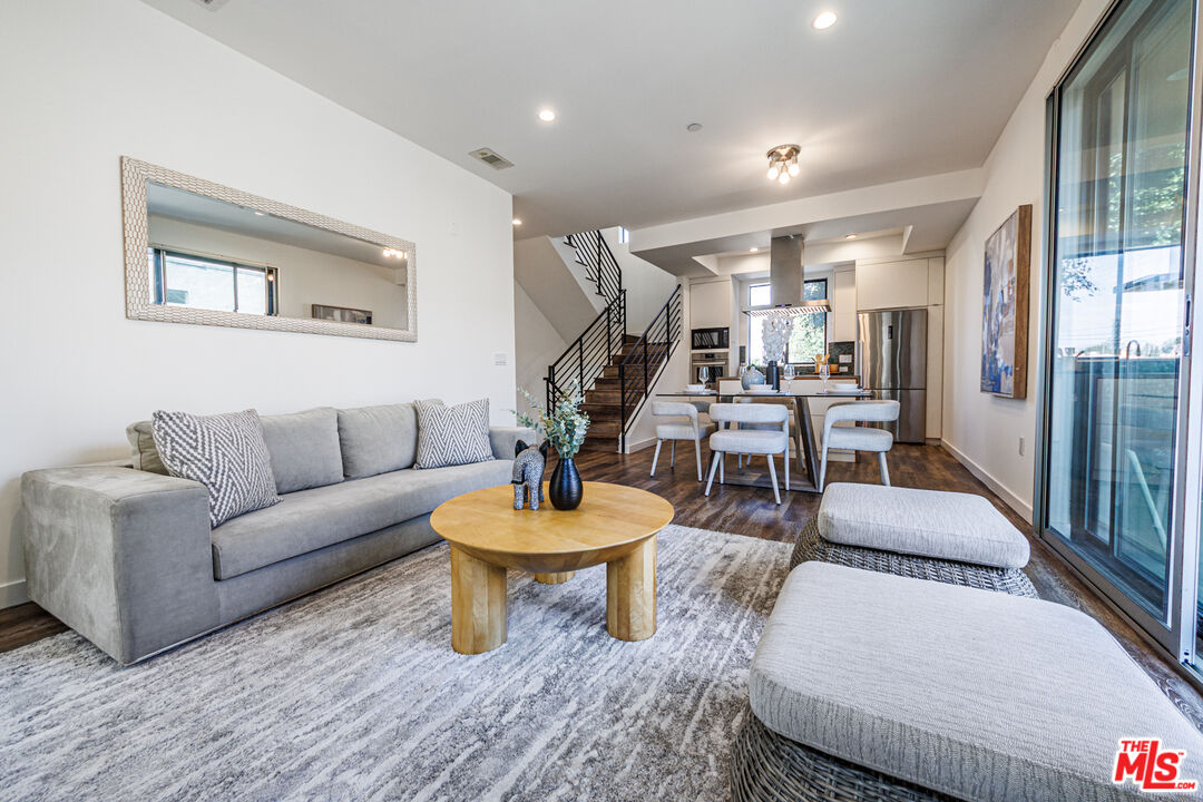 Los Angeles, California, 90025, United States, 9 Bedrooms Bedrooms, ,Residential,For Sale,1940770