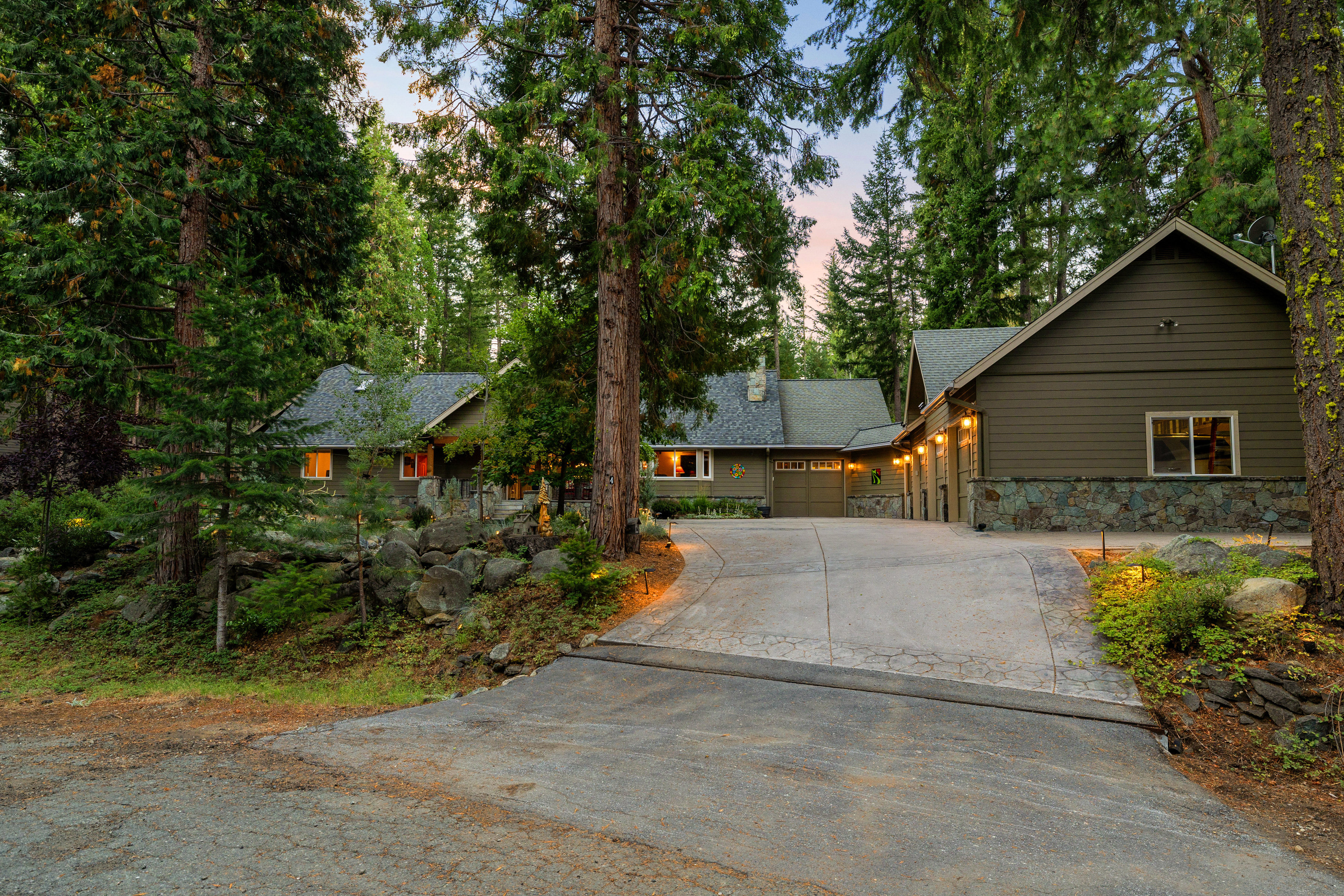  Luxury Mountain Retreat with Guest House on 1 Acre in the Heart of Graeagle - 物件實景