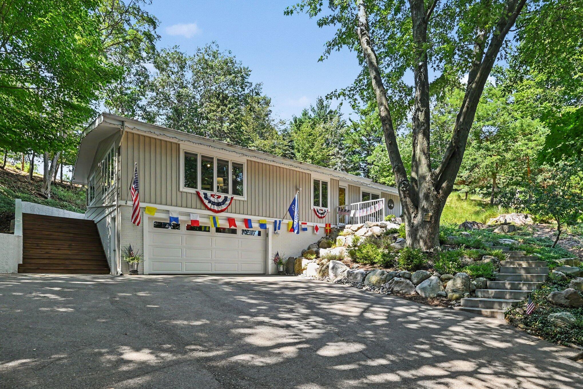Slayton Ave, Grand Haven, MI 49417