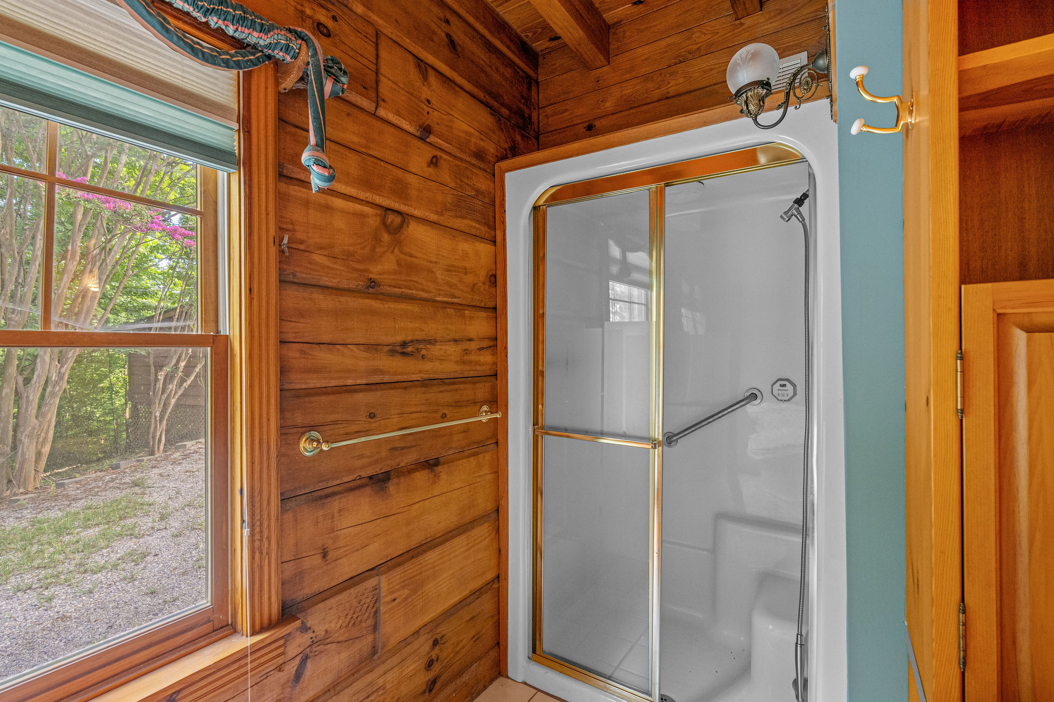 Dandridge, Tennessee, 37725, United States, 2 Bedrooms Bedrooms, ,2 BathroomsBathrooms,Residential,For Sale,1928860