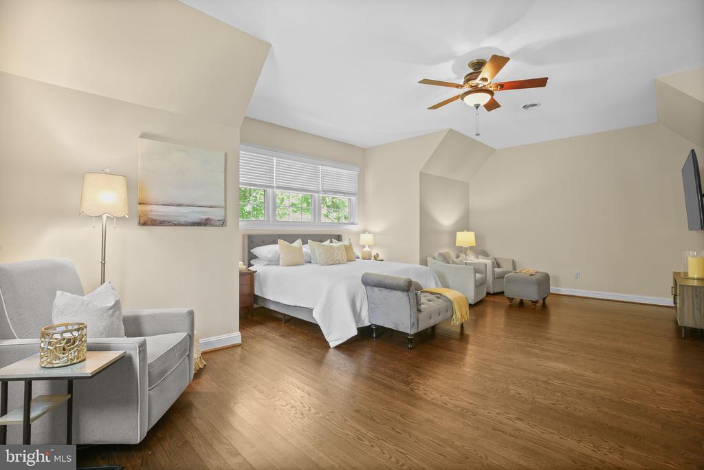 Fredericksburg, Virginia, 22407, United States, 5 Bedrooms Bedrooms, ,5 BathroomsBathrooms,Residential,For Sale,1927805