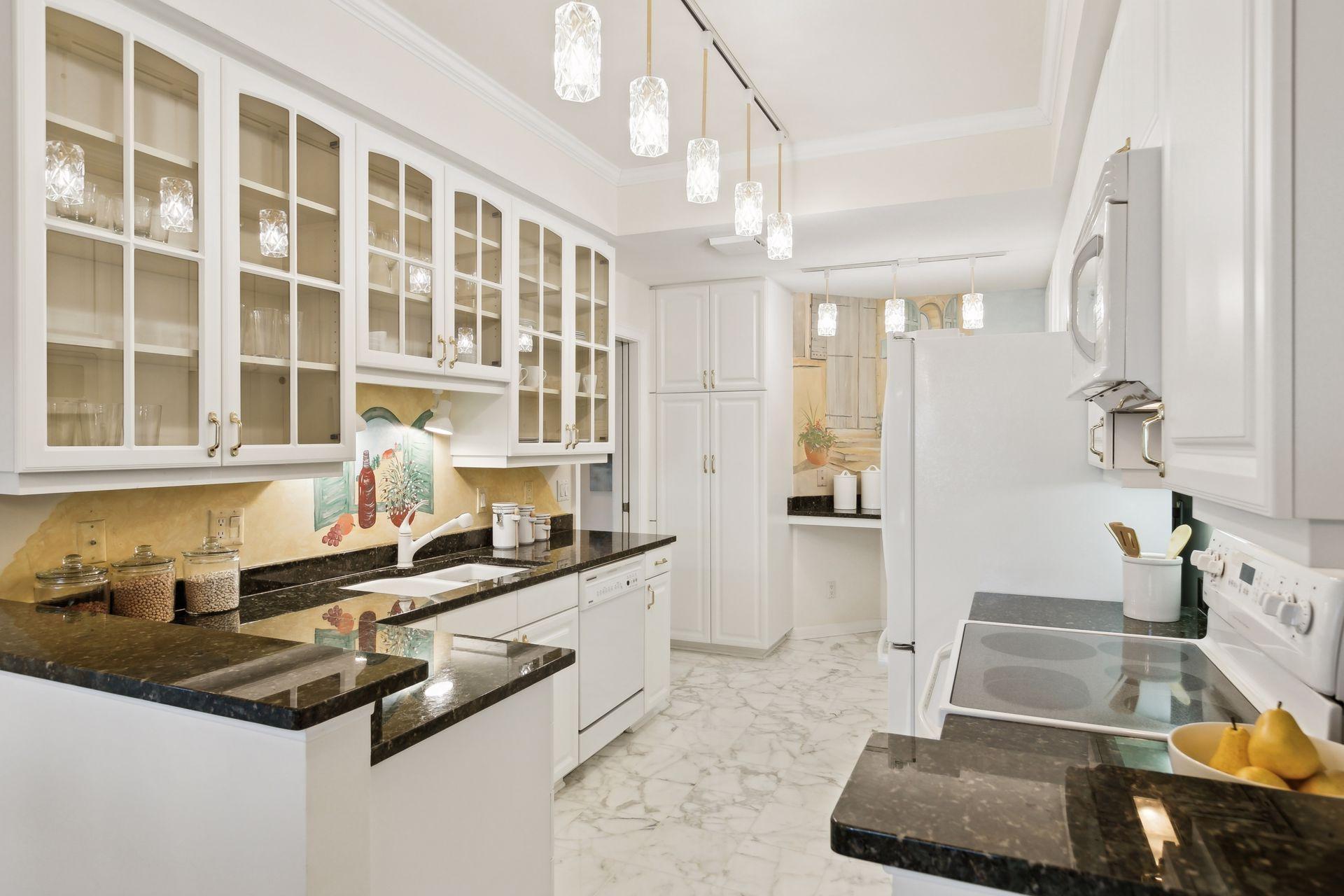 Minneapolis, Minnesota, 55403, United States, 2 Bedrooms Bedrooms, ,1 BathroomBathrooms,Residential,For Sale,1829145