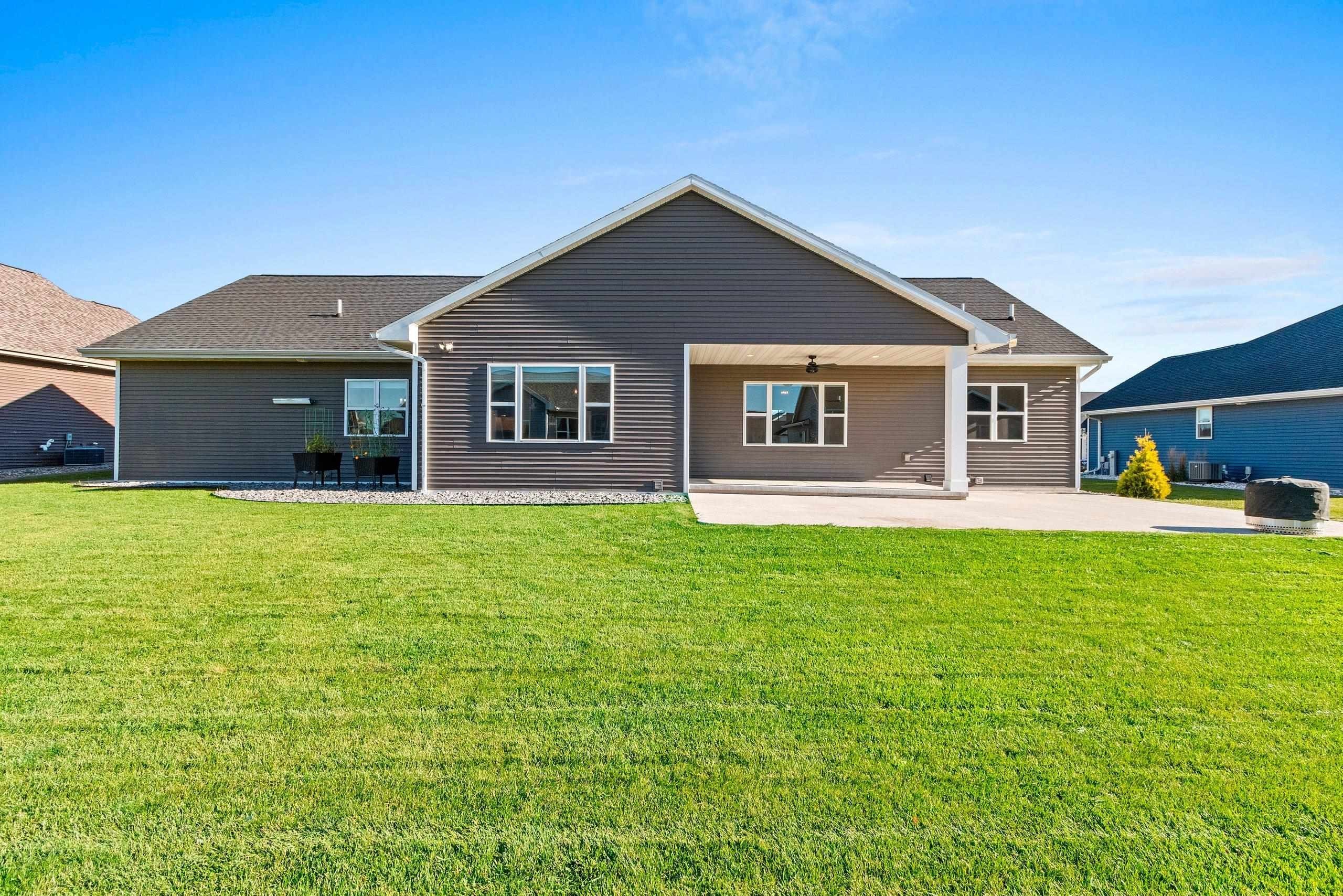 DE PERE, Wisconsin, 54115, United States, 4 Bedrooms Bedrooms, ,4 BathroomsBathrooms,Residential,For Sale,1982498