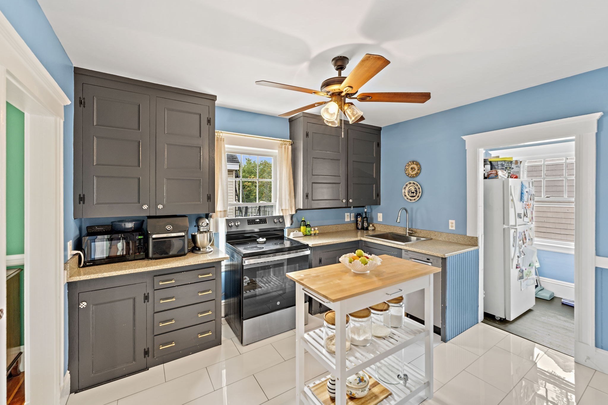 Malden, Massachusetts, 02148, United States, 3 Bedrooms Bedrooms, ,Residential,For Sale,1980129