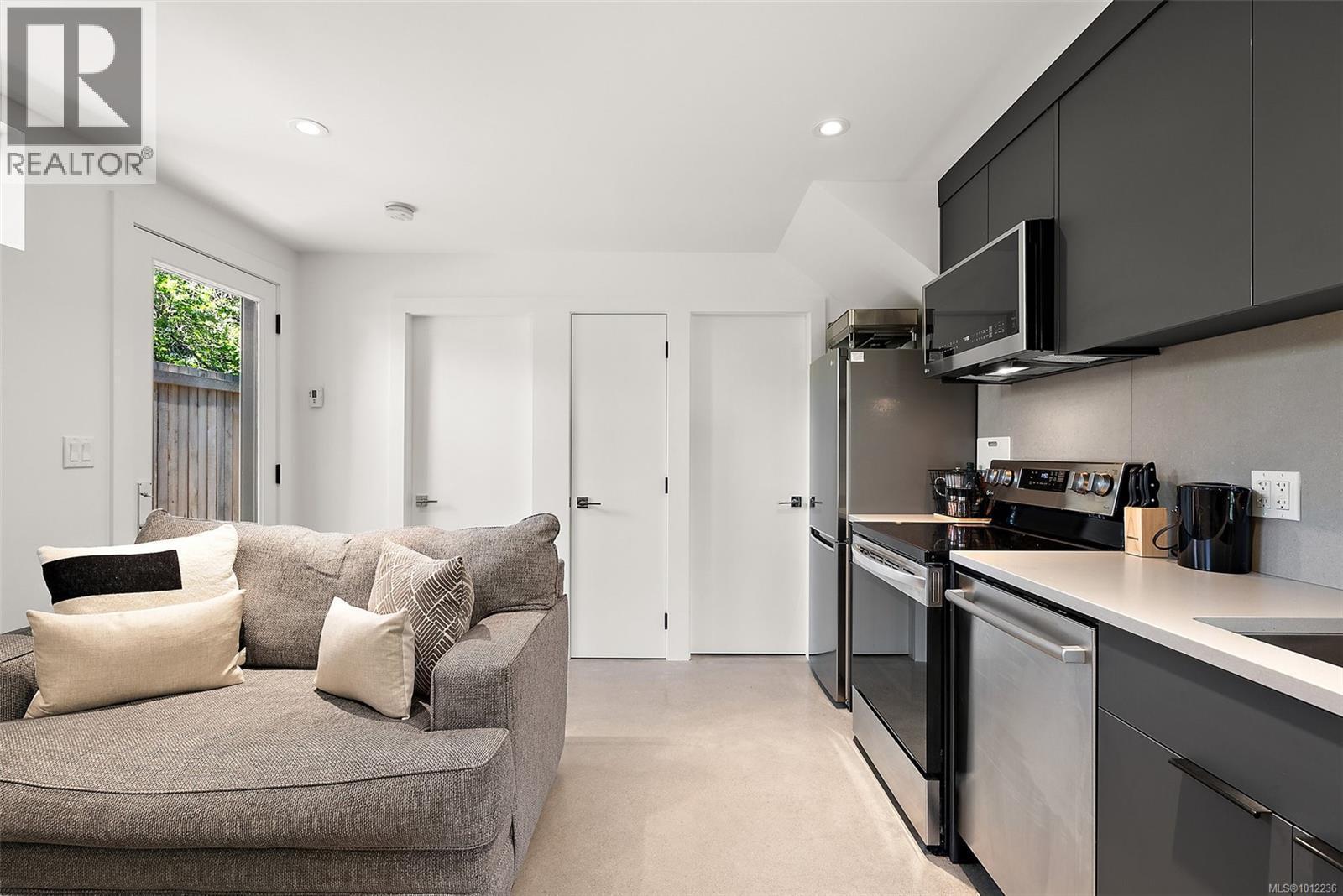 VICTORIA, British Columbia, V8S 4A6, CA, 6 Bedrooms Bedrooms, ,5 BathroomsBathrooms,Residential,For Sale,1948735