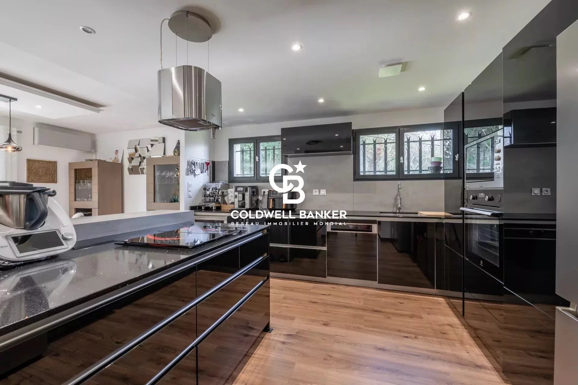 Montagnole, Auvergne-Rhône-Alpes, 73000, FR, 6 Bedrooms Bedrooms, ,2 BathroomsBathrooms,Residential,For Sale,1994353