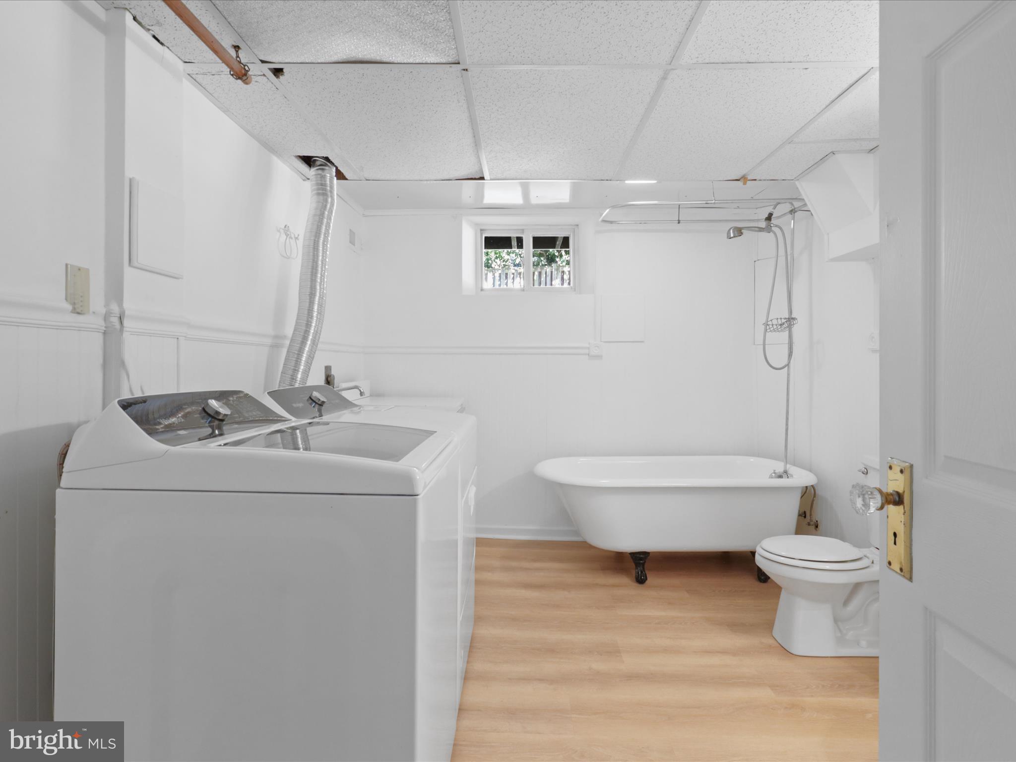 Arlington, Virginia, 22207, United States, 3 Bedrooms Bedrooms, ,3 BathroomsBathrooms,Residential,For Sale,1979007