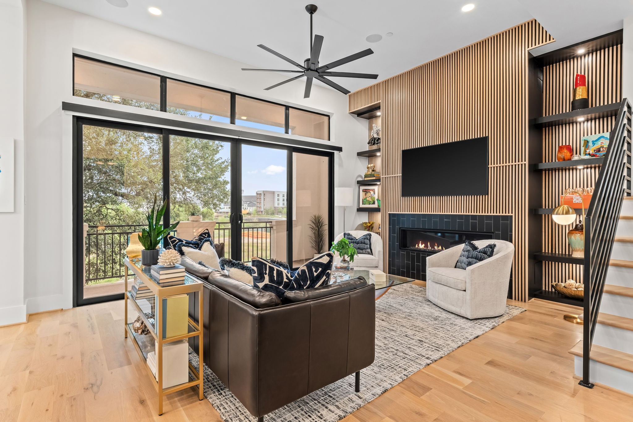  611 N Live Oak Street - 物件實景