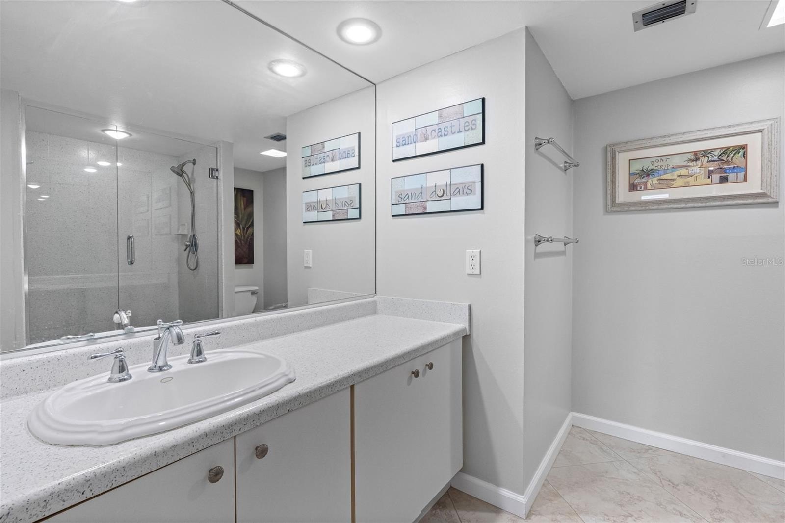 CLEARWATER BEACH, Florida, 33767, United States, 2 Bedrooms Bedrooms, ,2 BathroomsBathrooms,Residential,For Sale,1990793