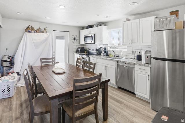 Layton, Utah, 84041, United States, 4 Bedrooms Bedrooms, ,4 BathroomsBathrooms,Residential,For Sale,1990217