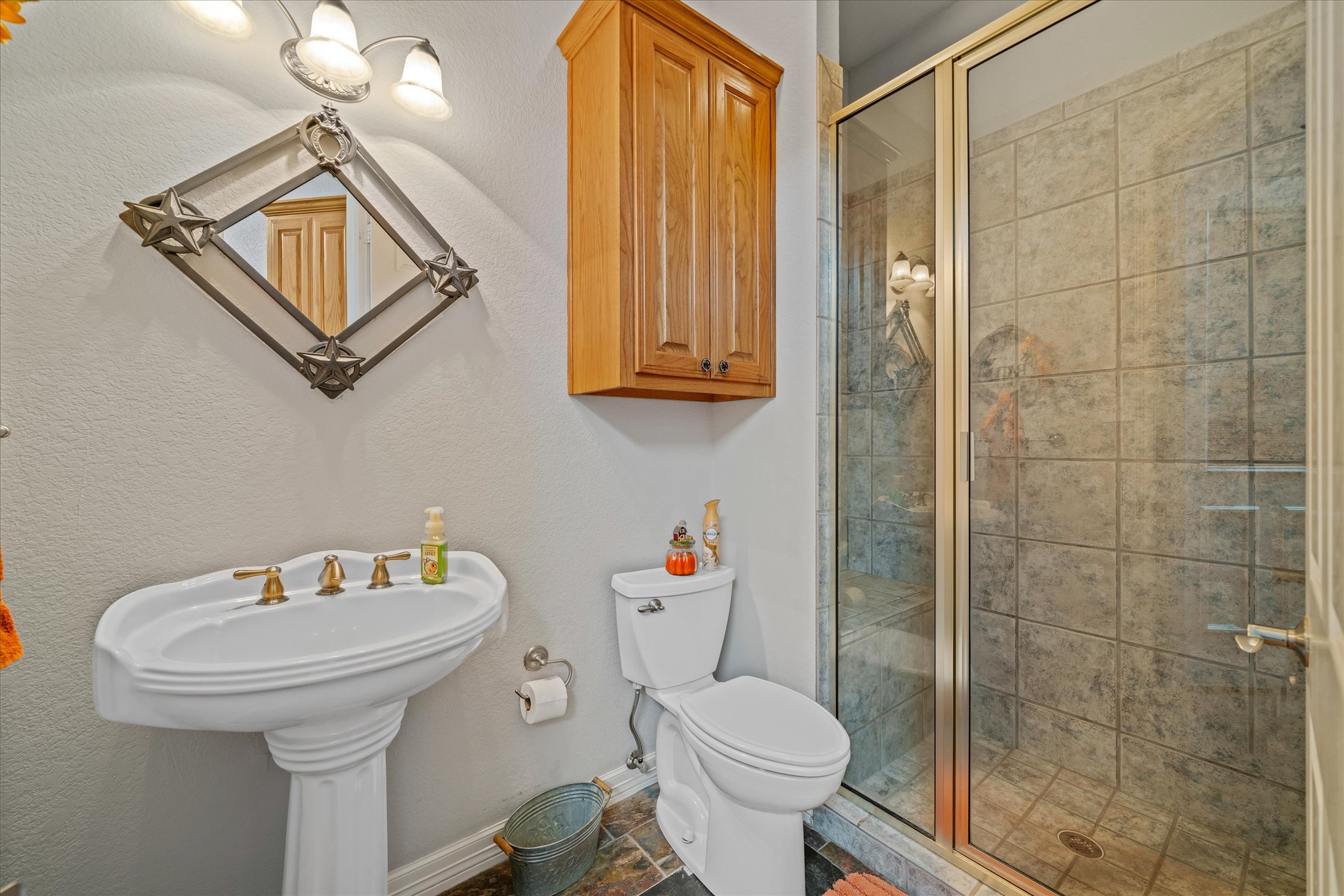 Grand Saline, Texas, 75140, United States, 3 Bedrooms Bedrooms, ,4 BathroomsBathrooms,Residential,For Sale,1977642