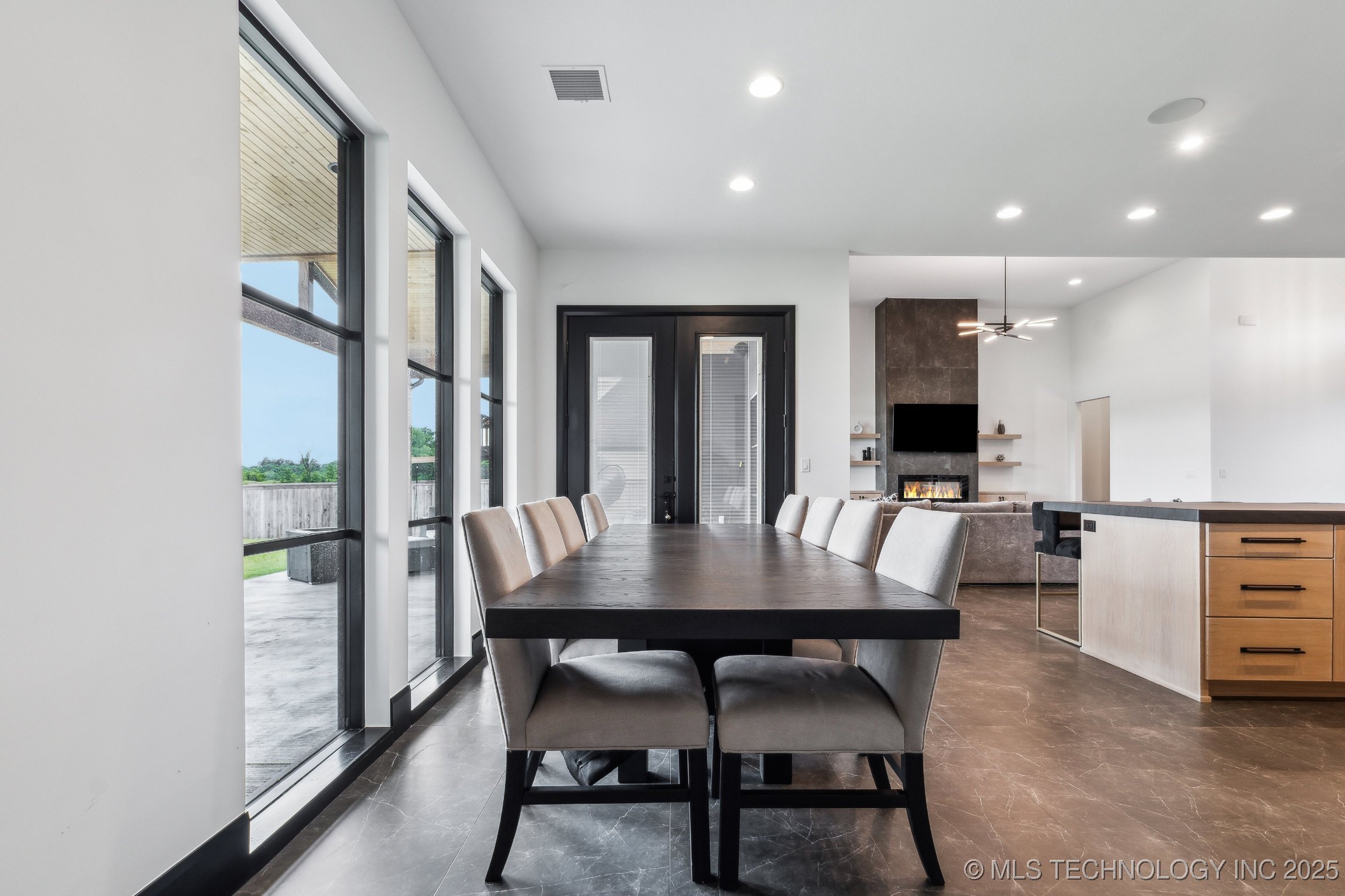 Bixby, Oklahoma, 74008, United States, 5 Bedrooms Bedrooms, ,5 BathroomsBathrooms,Residential,For Sale,1838867