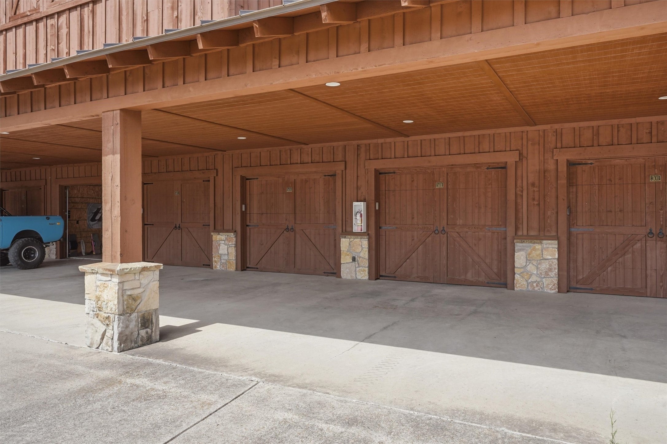 Graford, Texas, 76449, United States, 4 Bedrooms Bedrooms, ,5 BathroomsBathrooms,Residential,For Sale,2048320