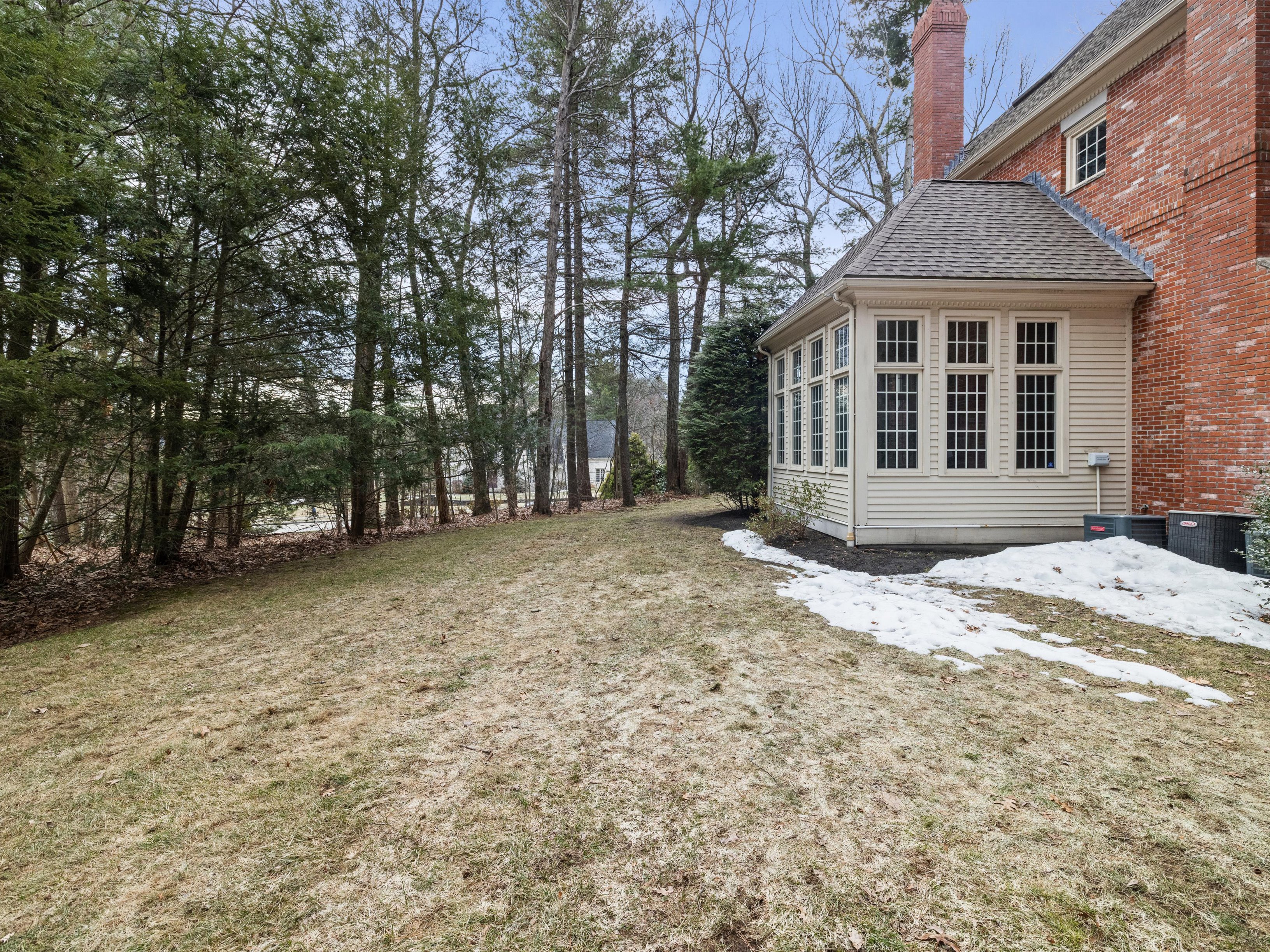  Stately Brick Colonial in Woodland Preserve - 物件實景