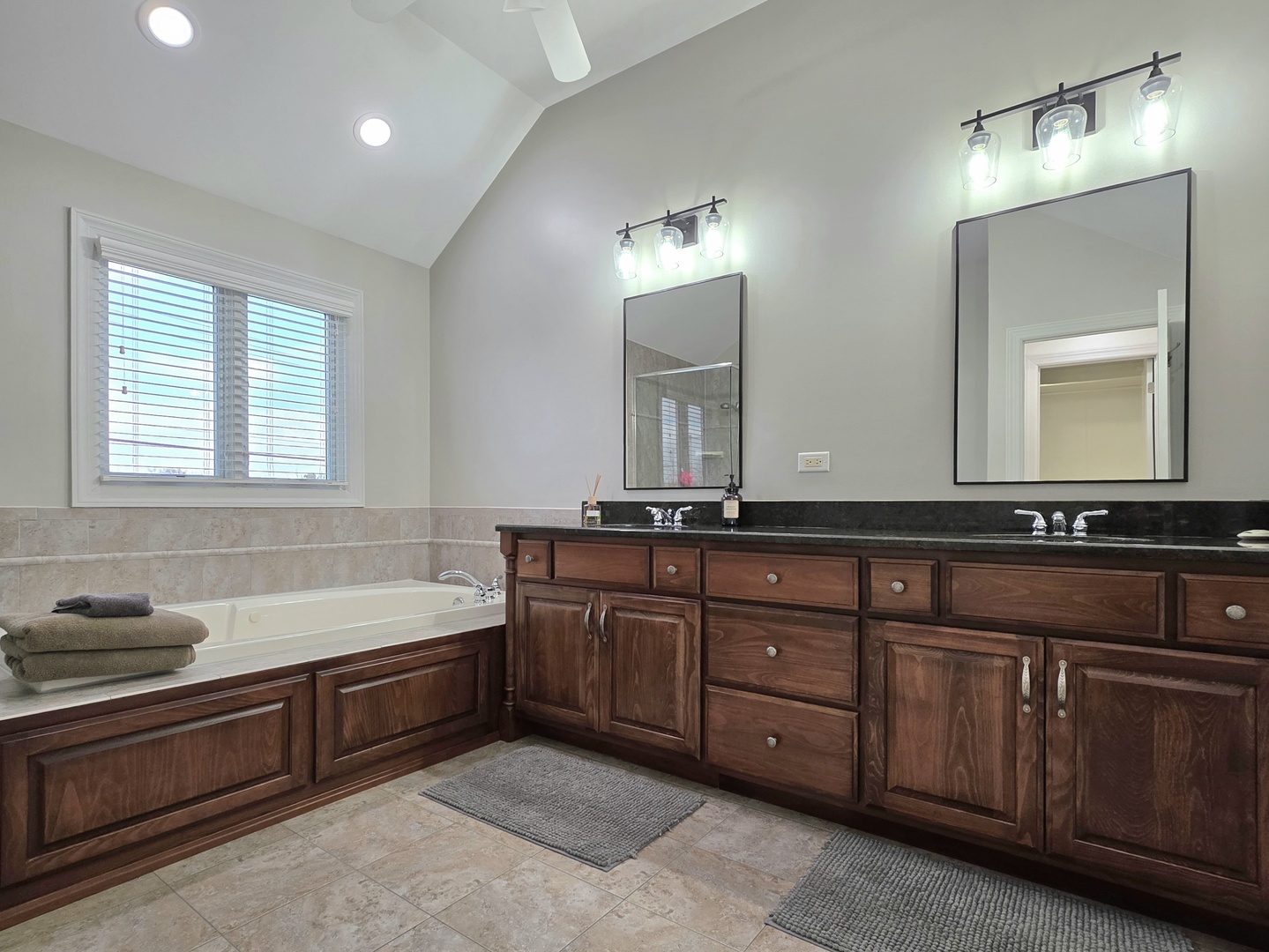 Mokena, Illinois, 60448, United States, 5 Bedrooms Bedrooms, ,4 BathroomsBathrooms,Residential,For Sale,2005641