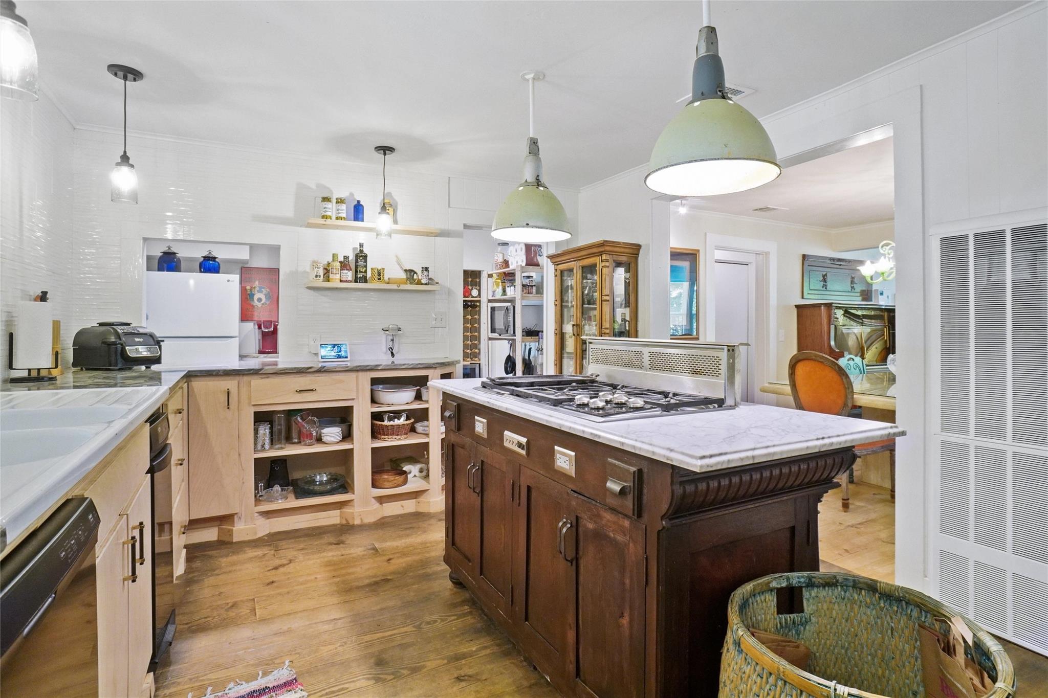 Lake Bridgeport, Texas, 76426, United States, 3 Bedrooms Bedrooms, ,3 BathroomsBathrooms,Residential,For Sale,1989947