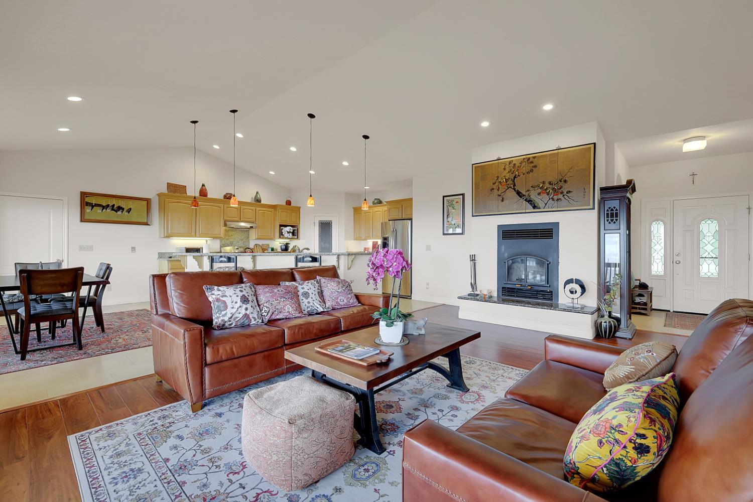 Browns Valley, California, 95918, United States, 5 Bedrooms Bedrooms, ,4 BathroomsBathrooms,Residential,For Sale,1980583