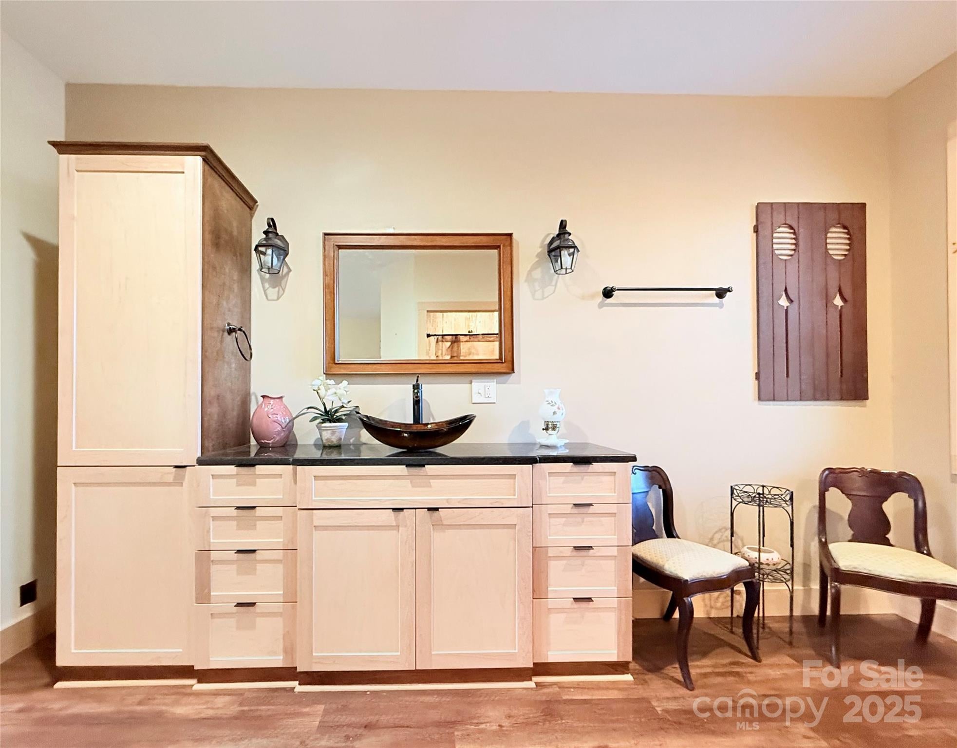 Saluda, North Carolina, 28773, United States, 3 Bedrooms Bedrooms, ,2 BathroomsBathrooms,Residential,For Sale,1978569