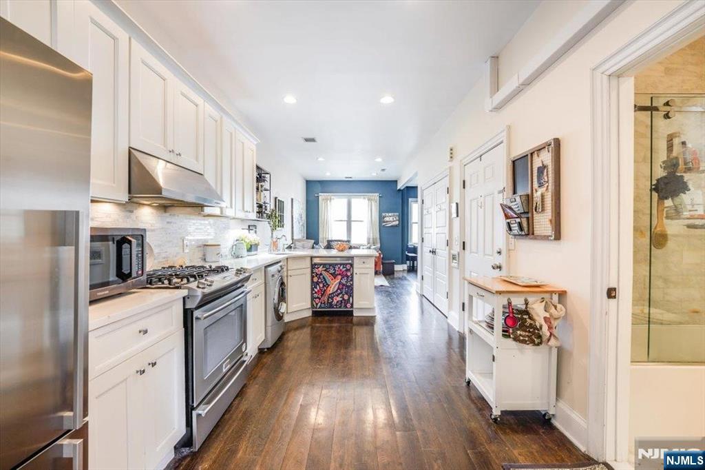 Jersey City, New Jersey, 07302, United States, 1 Bedroom Bedrooms, ,1 BathroomBathrooms,Residential,For Sale,1874019