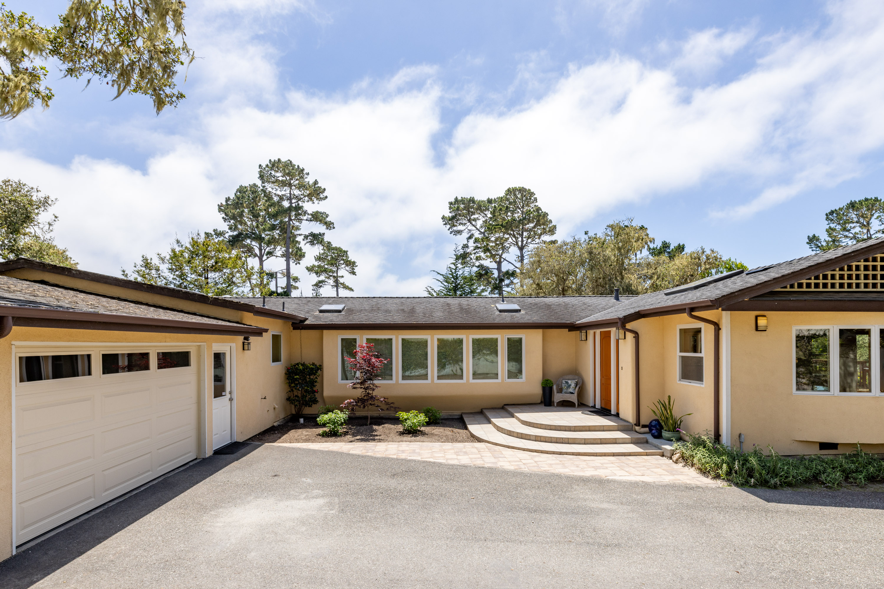  3113 Sloat Road - 物件實景