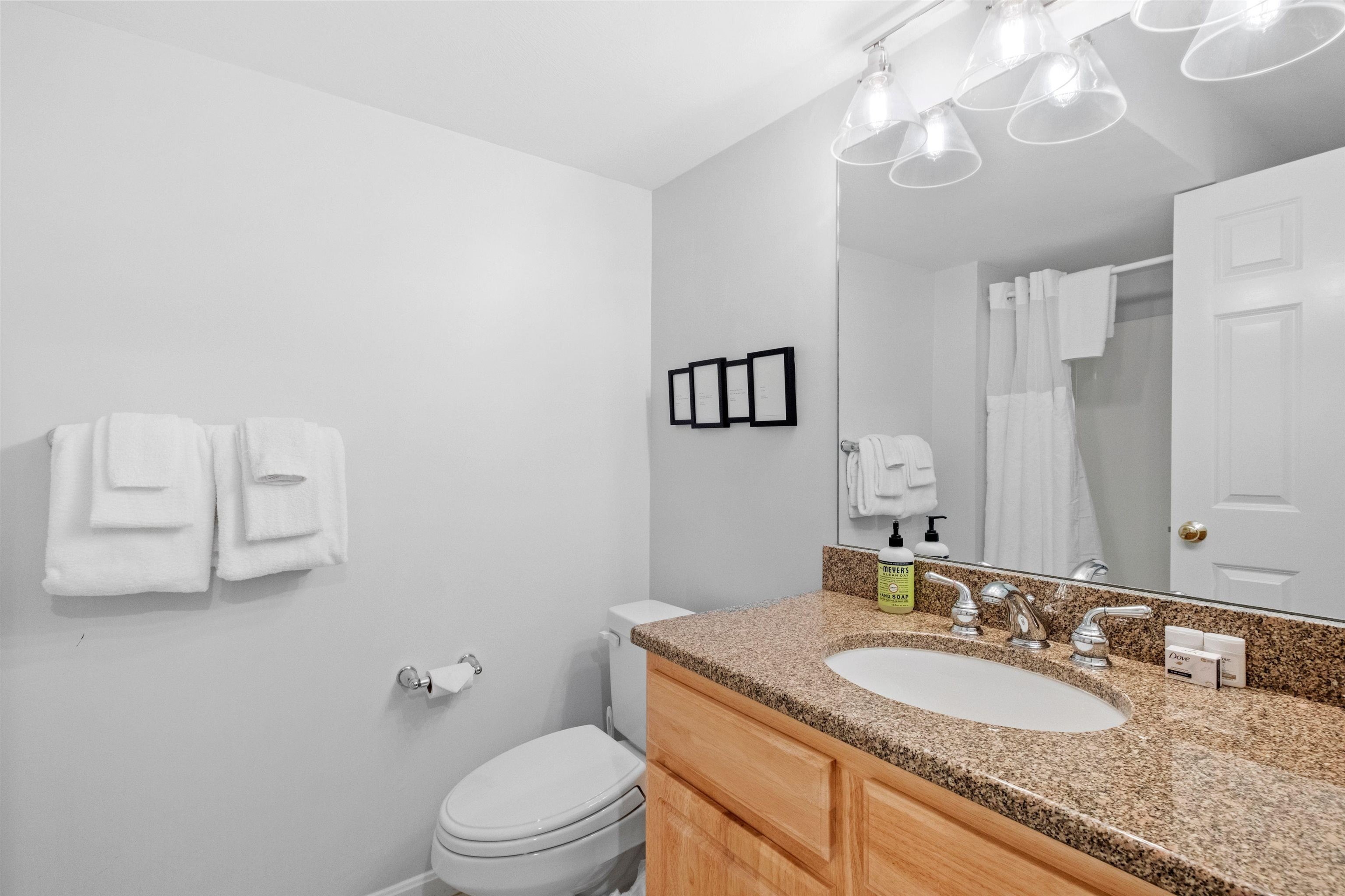 Lincoln, New Hampshire, 03251, United States, 4 Bedrooms Bedrooms, ,4 BathroomsBathrooms,Residential,For Sale,1915256