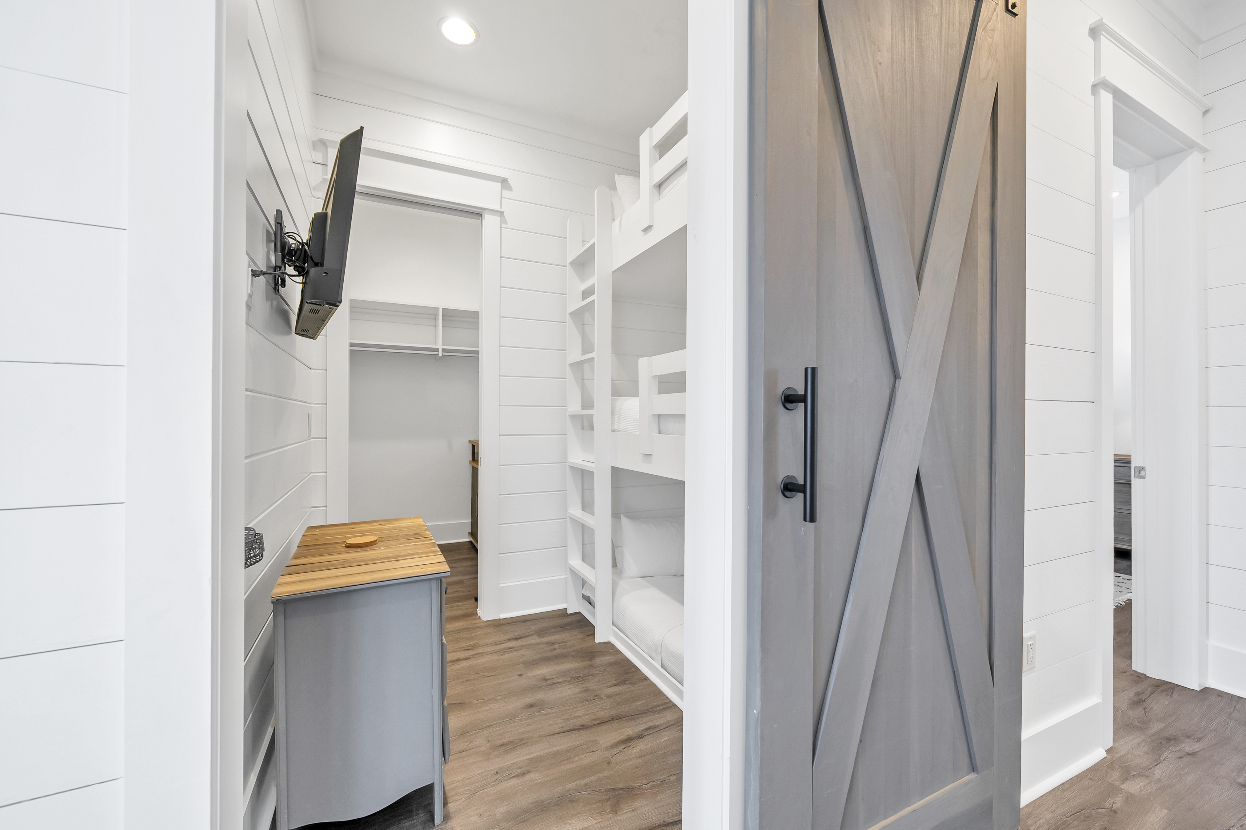  Iconic Grayton Beachfront Retreat with Elevator, Pool & Ample Parking - 物件實景