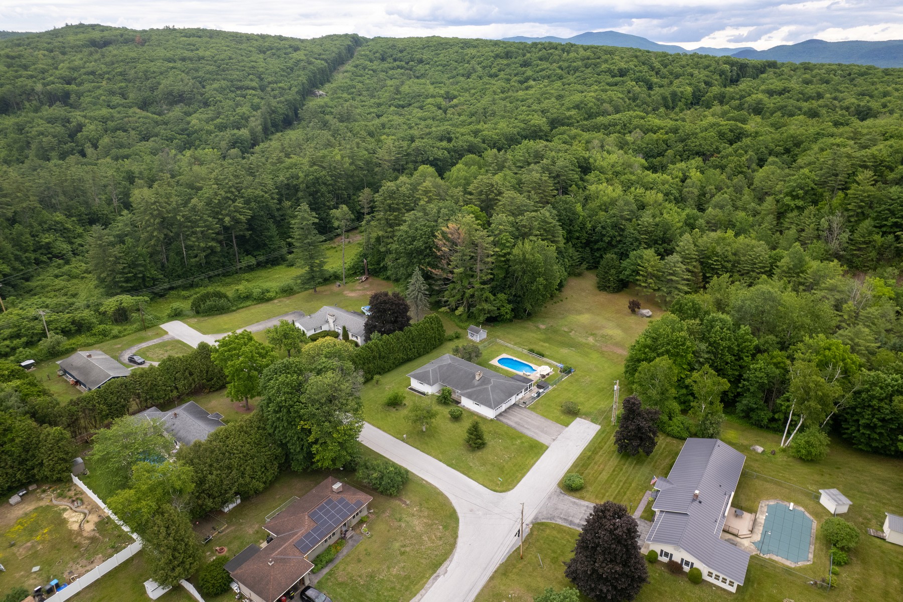  125 Maplewood Drive - 物件實景
