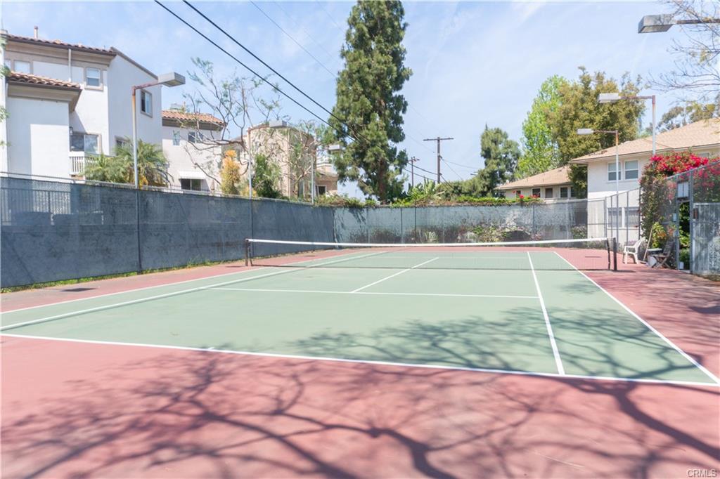 Los Angeles, California, 90016, United States, 2 Bedrooms Bedrooms, ,2 BathroomsBathrooms,Residential,For Sale,1930666