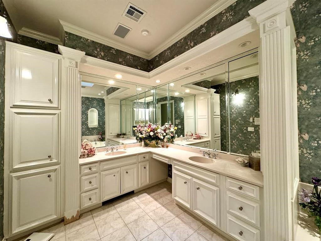 Chickasha, Oklahoma, 73018, United States, 7 Bedrooms Bedrooms, ,7 BathroomsBathrooms,Residential,For Sale,1921777