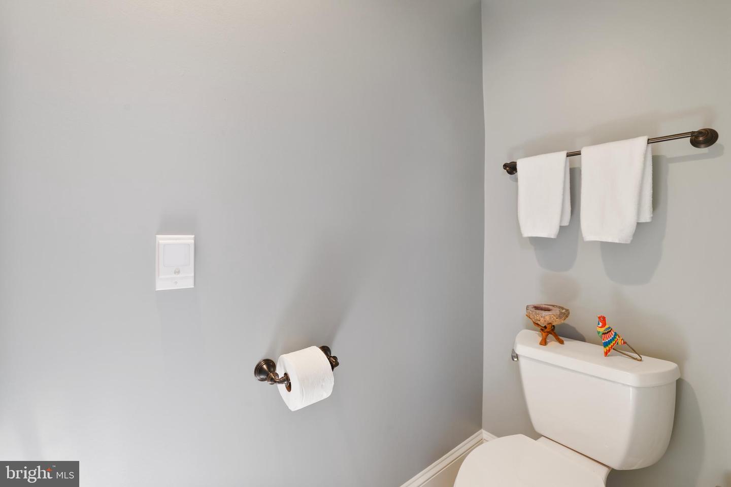 Washington, District of Columbia, 20003, United States, 2 Bedrooms Bedrooms, ,2 BathroomsBathrooms,Residential,For Sale,1896371