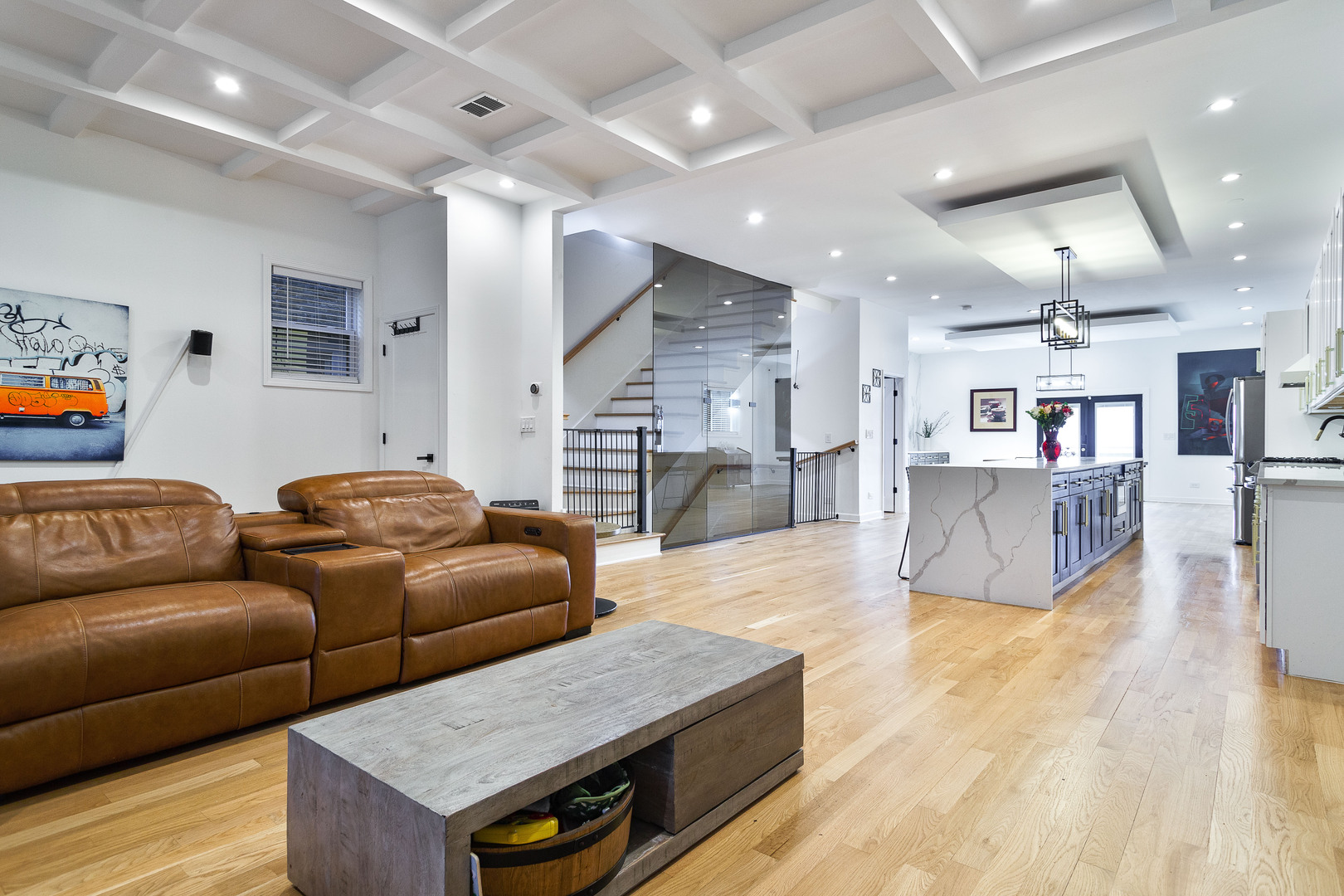 Chicago, Illinois, 60651, United States, 5 Bedrooms Bedrooms, ,6 BathroomsBathrooms,Residential,For Sale,1988146