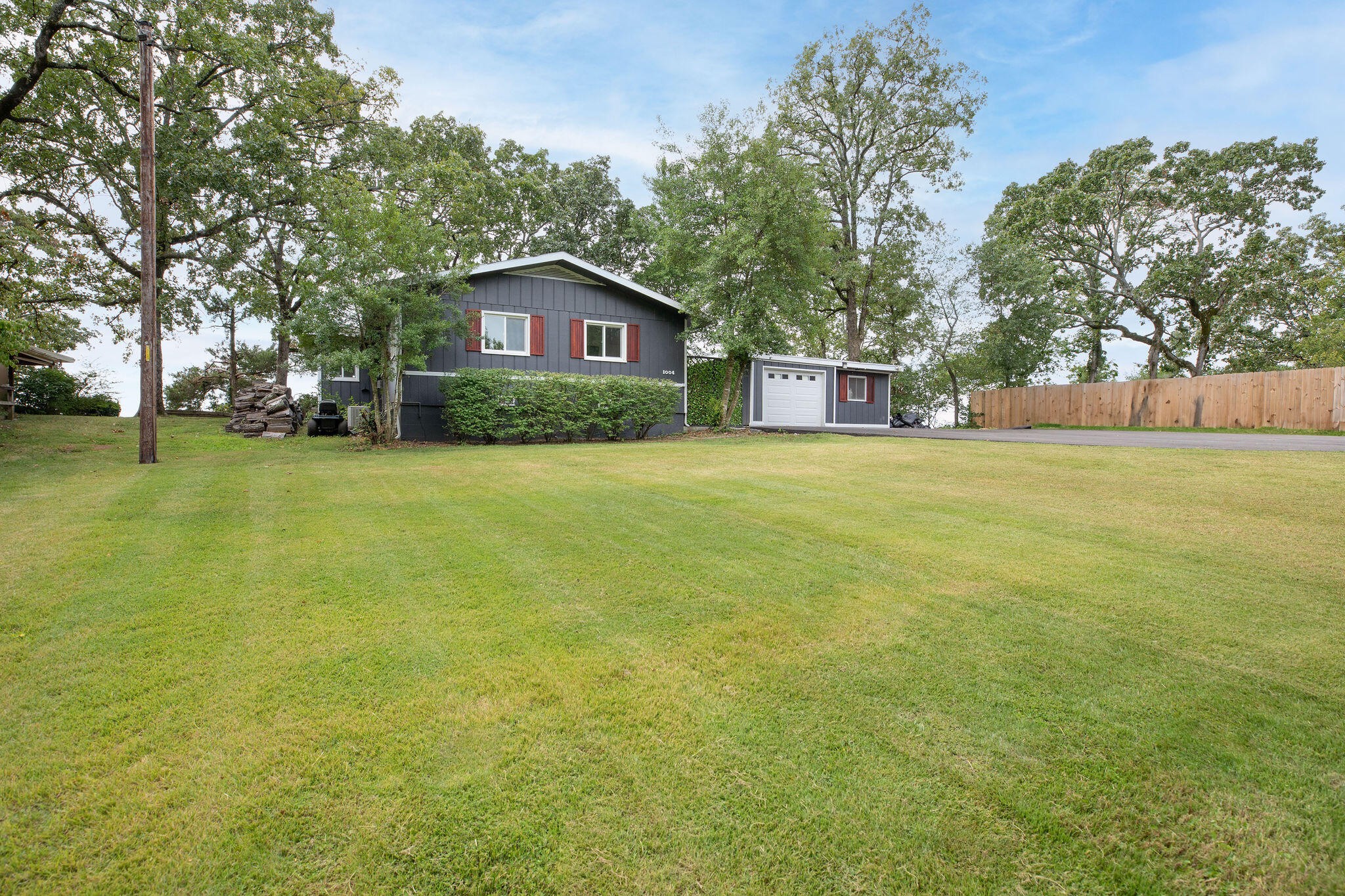 Branson, Missouri, 65616, United States, 3 Bedrooms Bedrooms, ,2 BathroomsBathrooms,Residential,For Sale,1976730